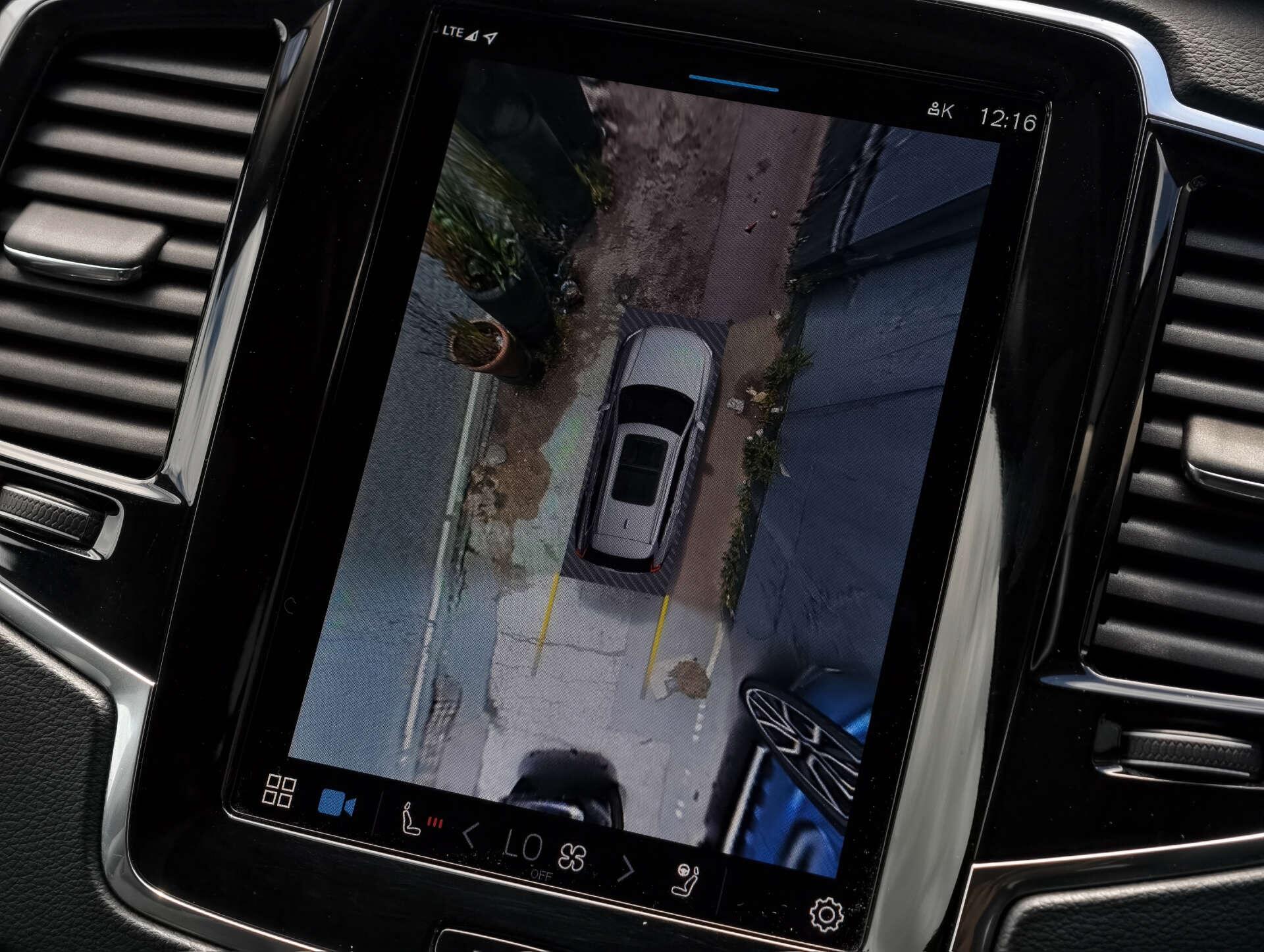 Volvo XC90 view 38