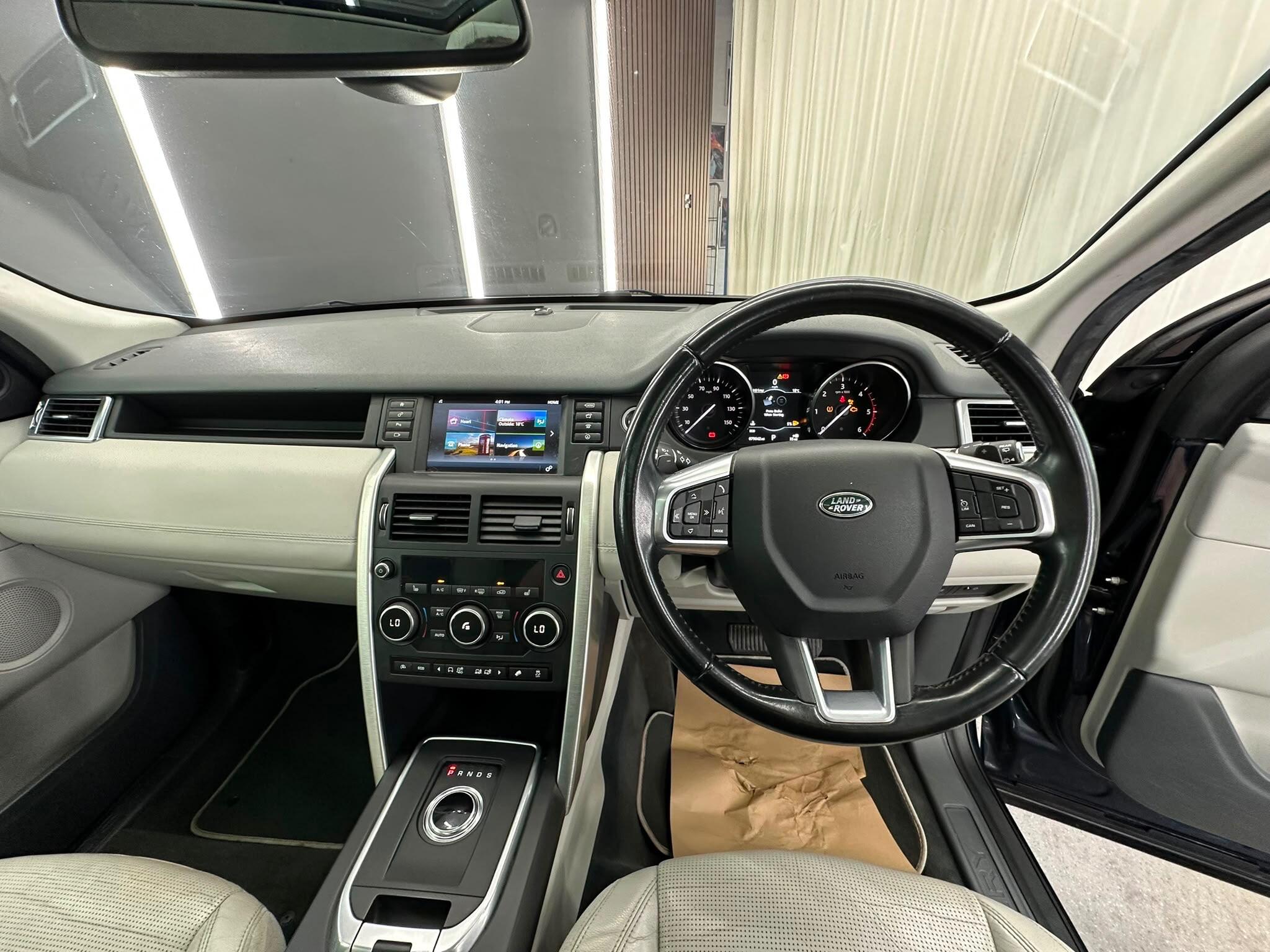 Land Rover Discovery Sport view 32