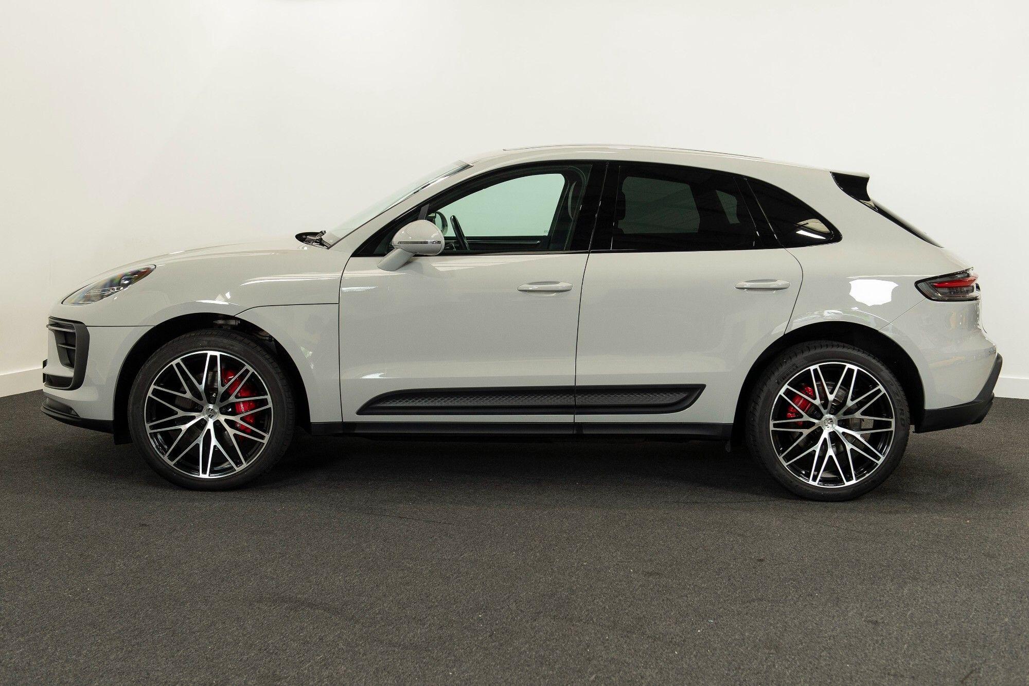 Porsche Macan view 4