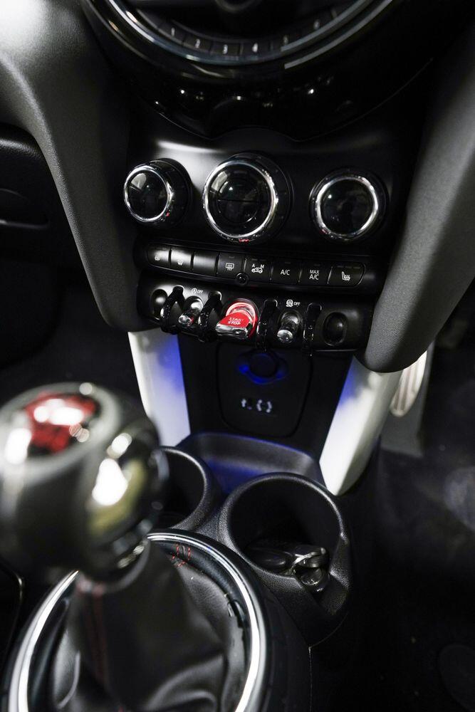 Mini Hatch view 17