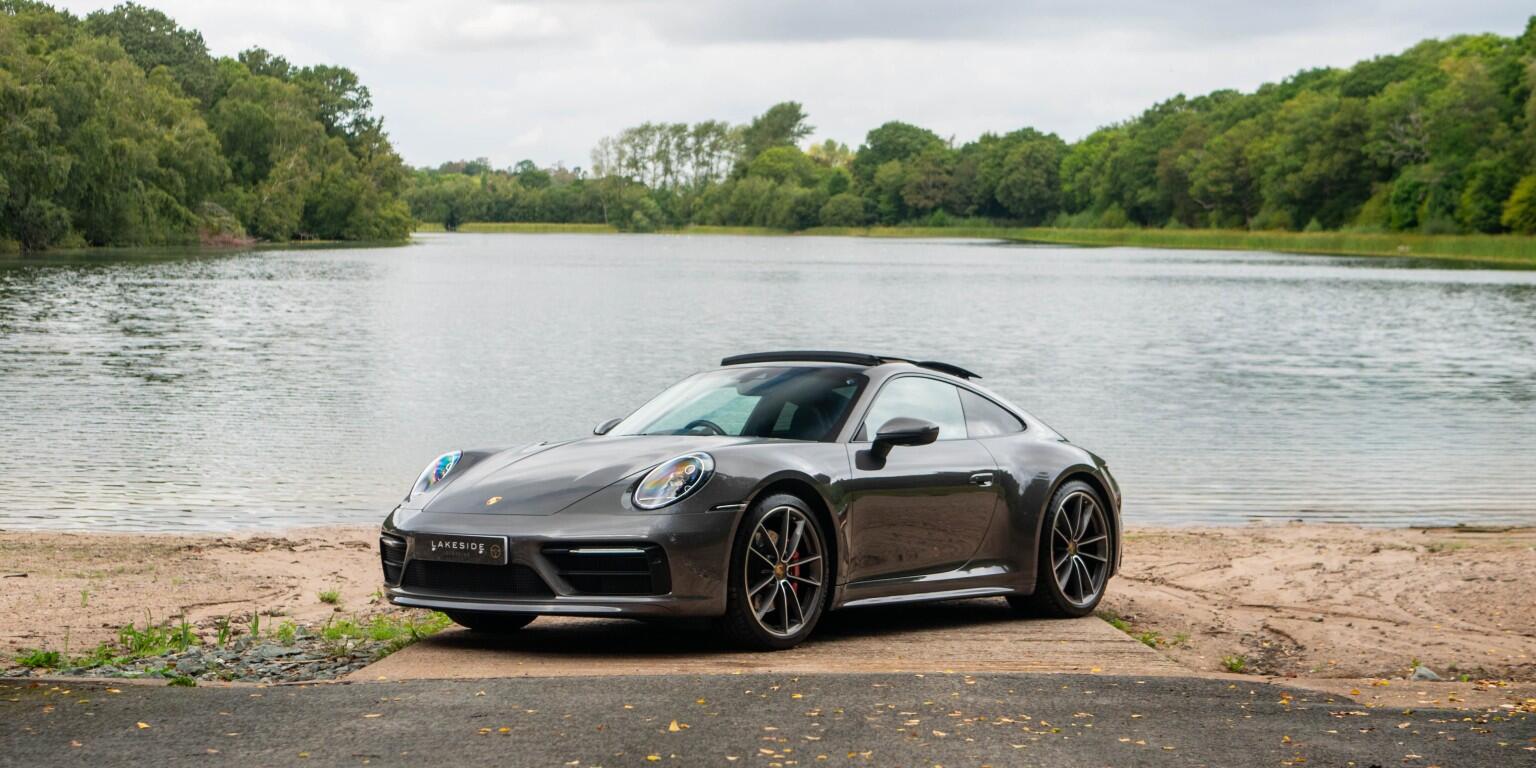 Porsche 911 view 3