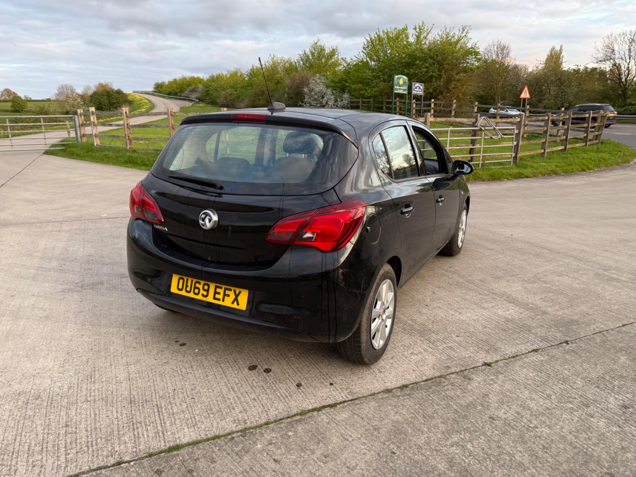 Vauxhall Corsa 1.4i Design Euro 6 (s/s) 5dr — photo 29 of 104
