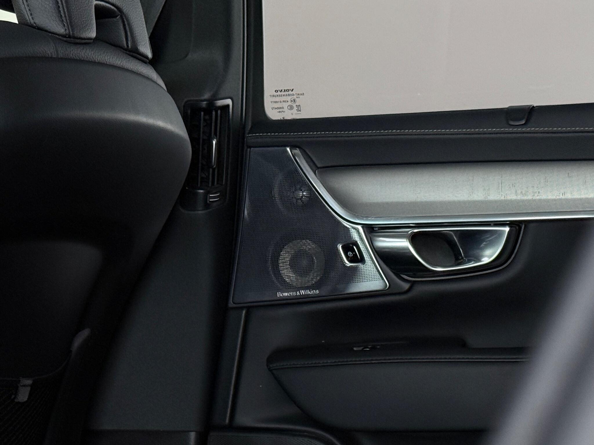 Volvo S90 view 24