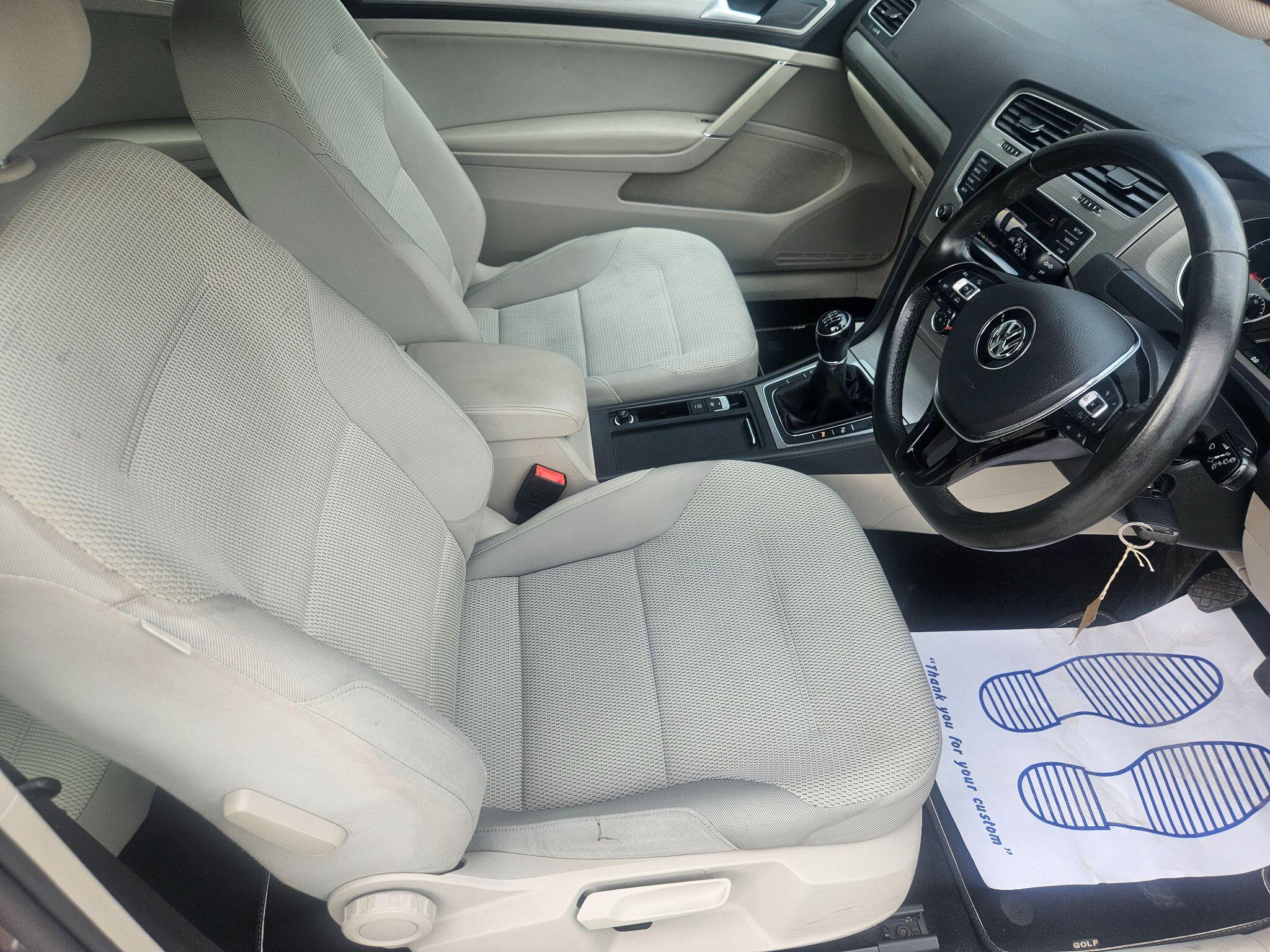 2015 Volkswagen Golf image 15