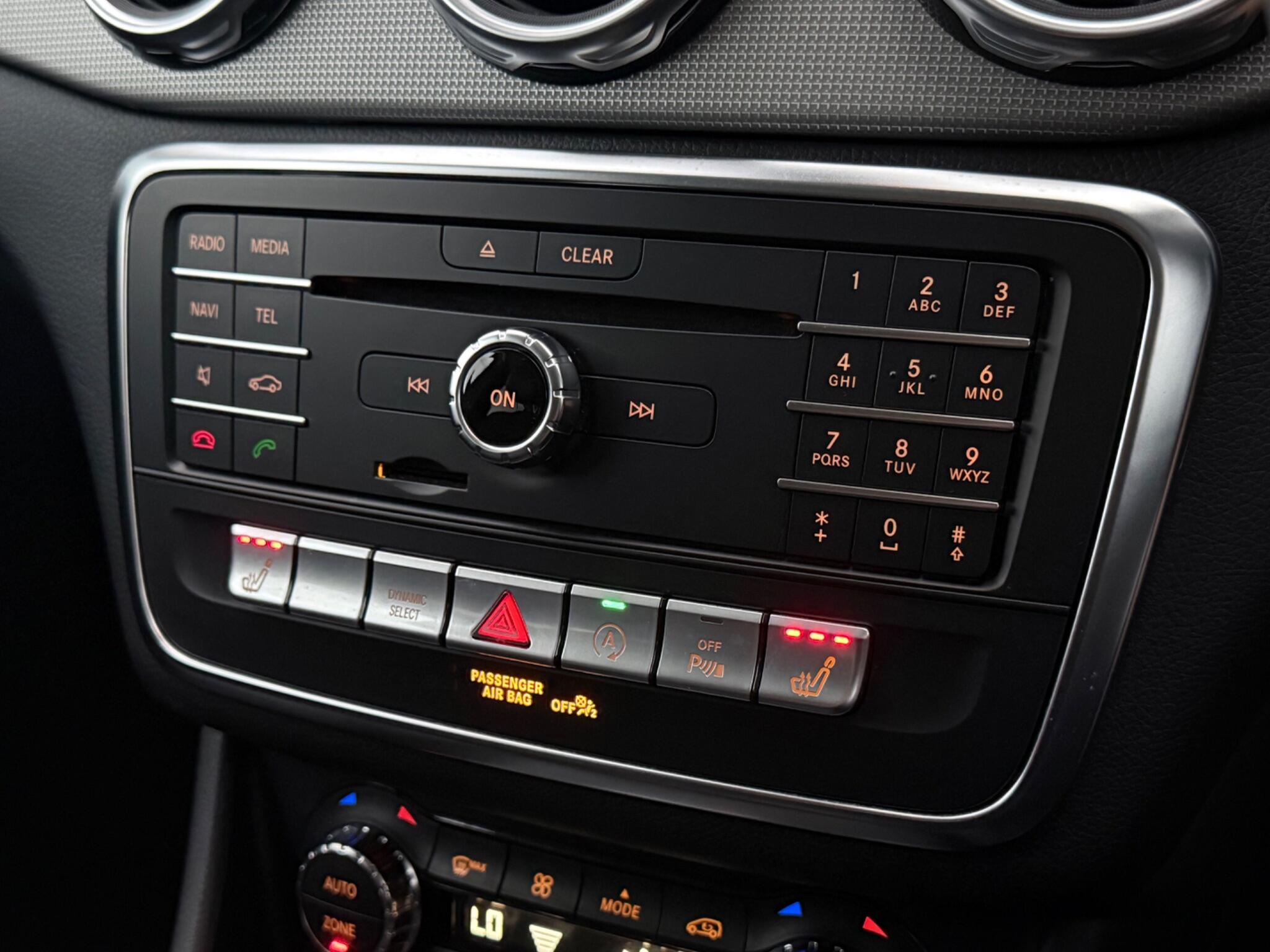 Mercedes-Benz Gla view 25