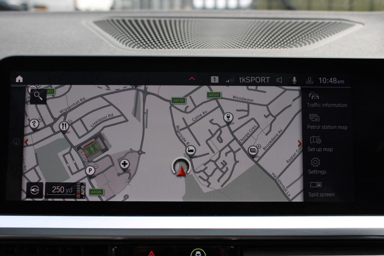 BMW 3 Series view 22