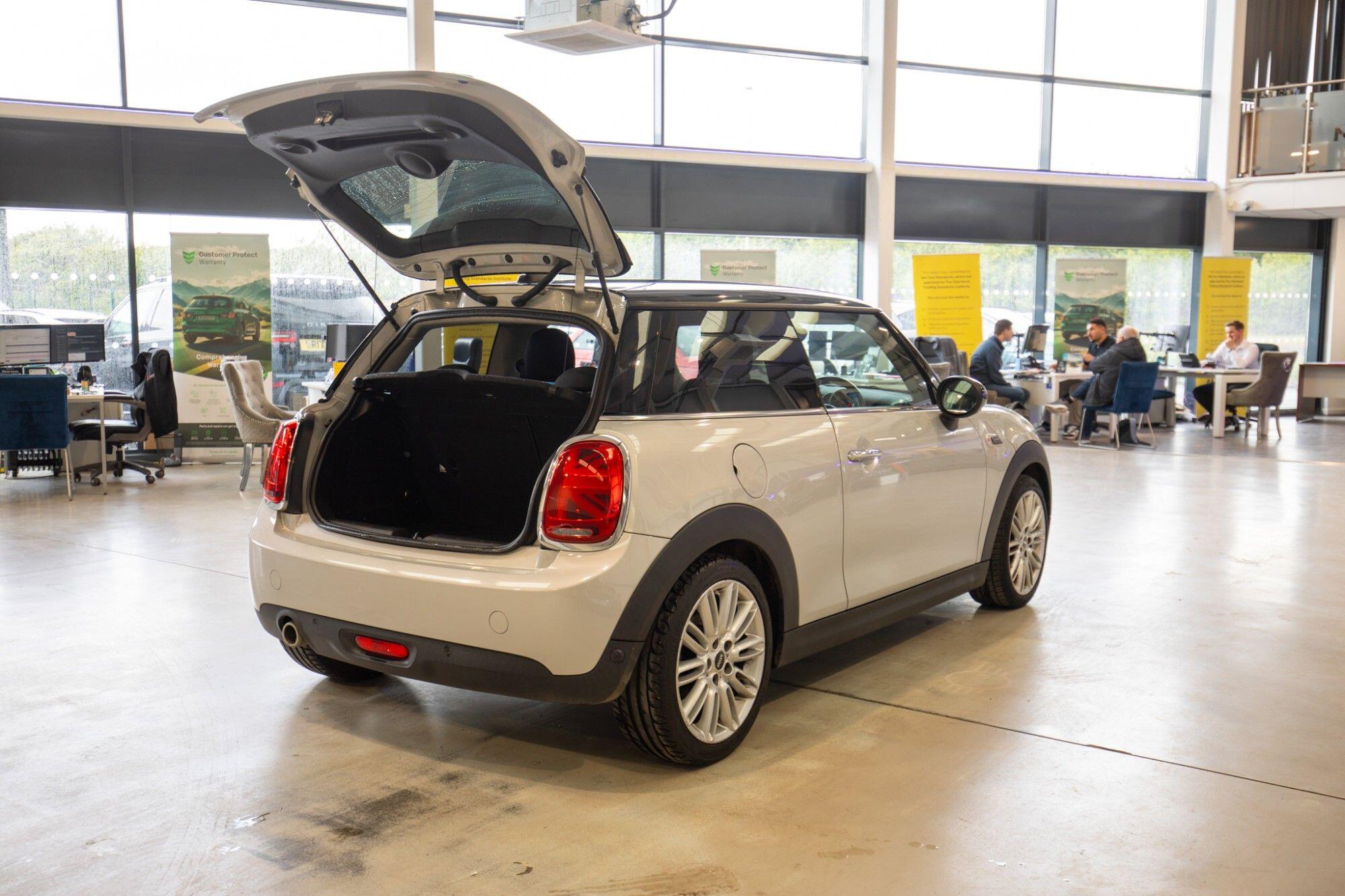 Mini Hatch view 29