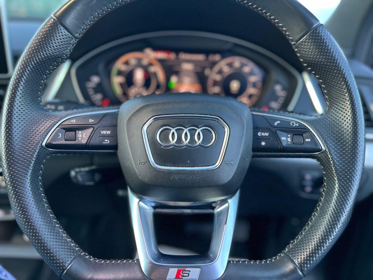 Audi Q5 view 14