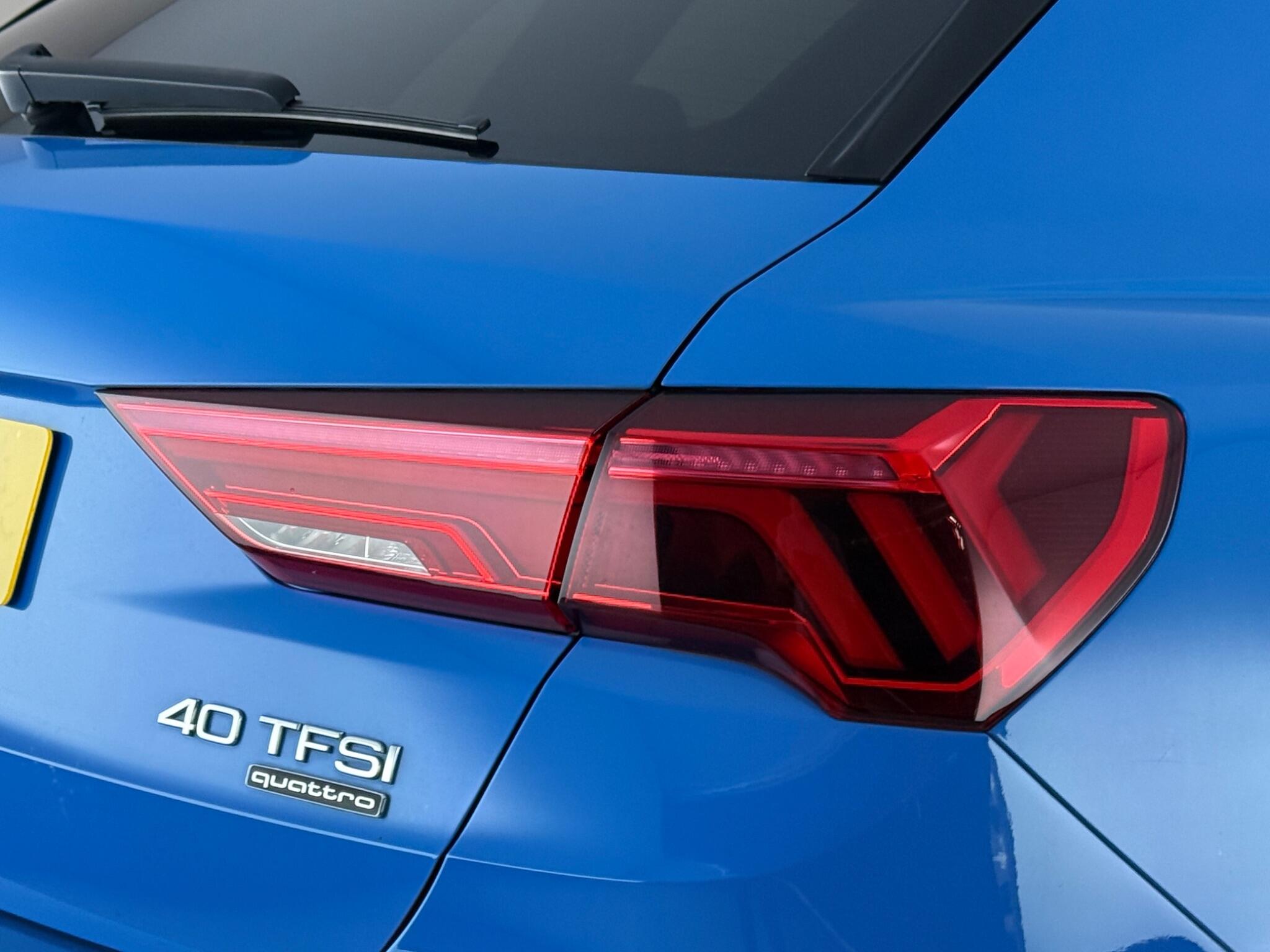 Audi Q3 view 12