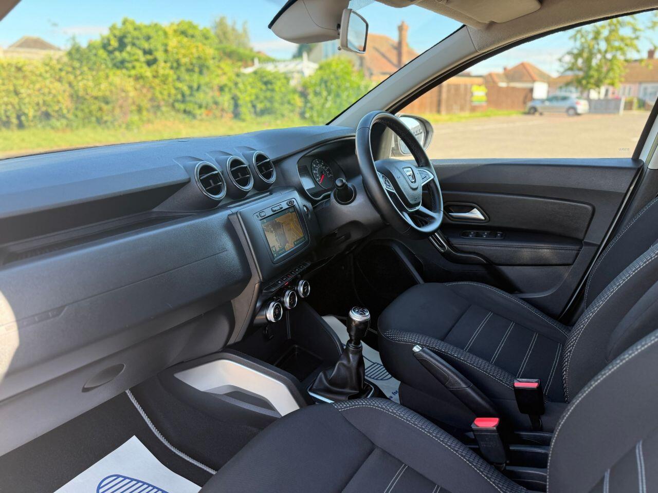 Dacia Duster view 11