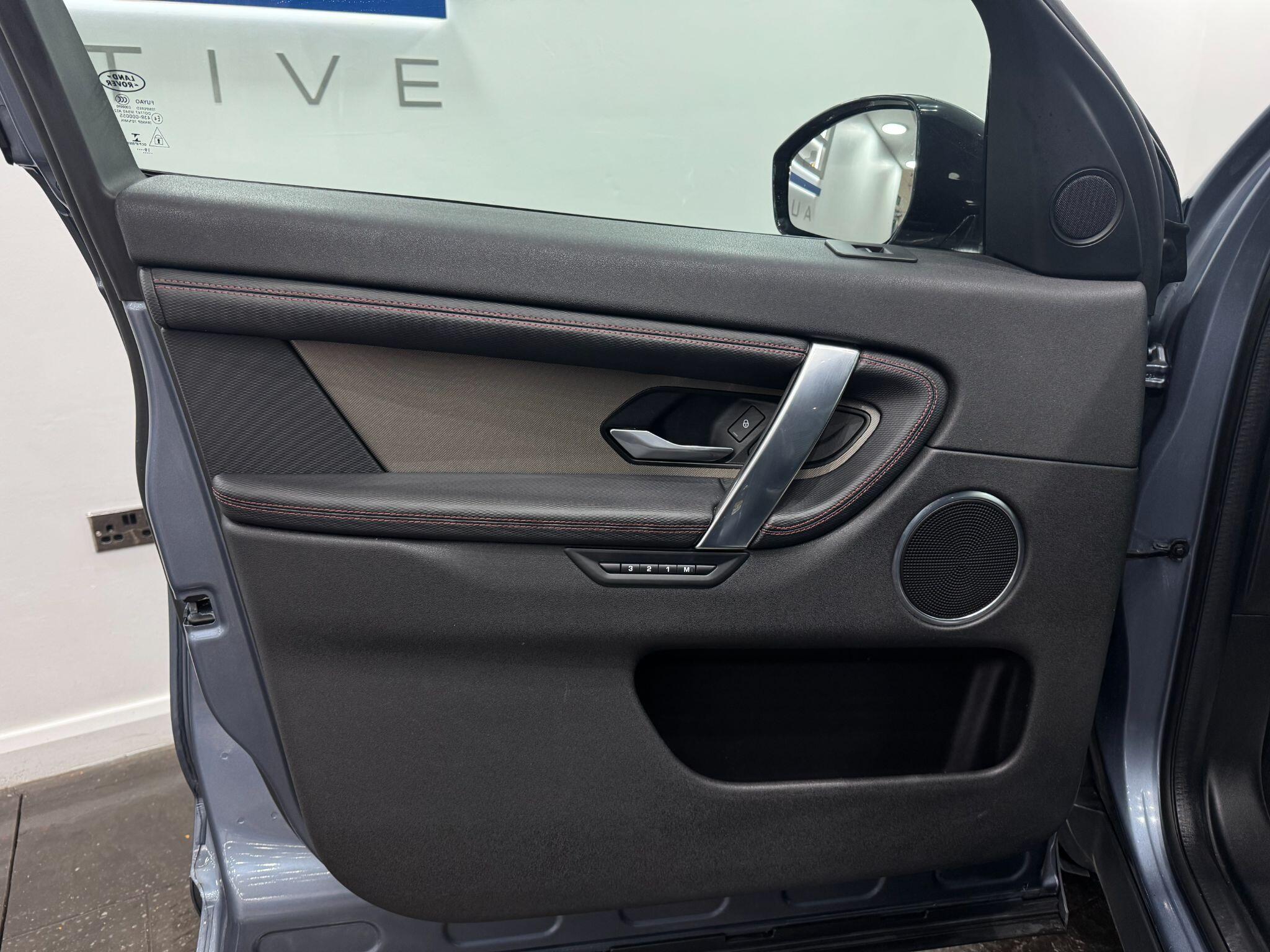 Land Rover Discovery Sport view 54