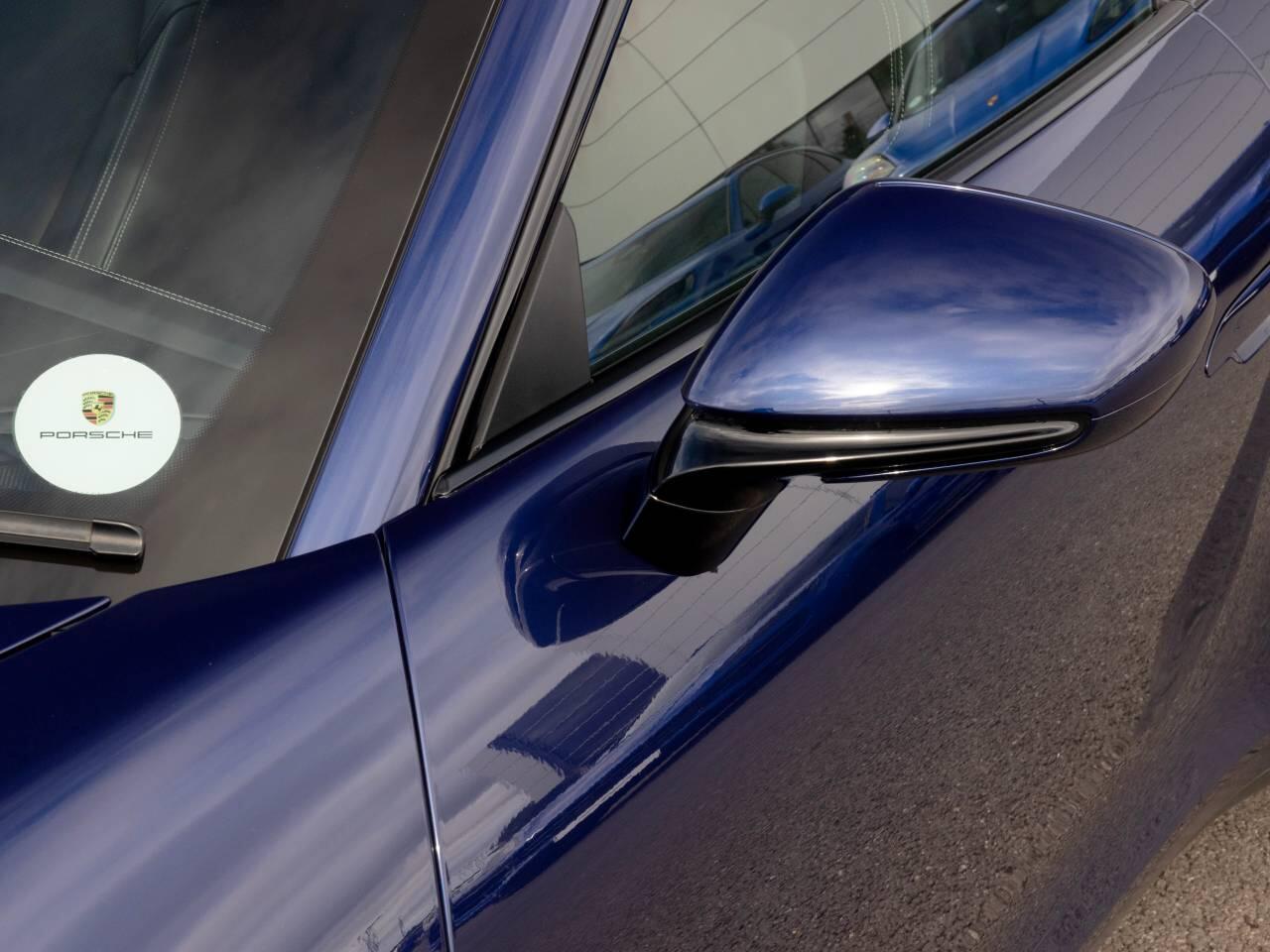 Porsche 911 view 23