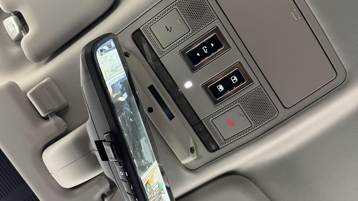 Land Rover Defender view 31
