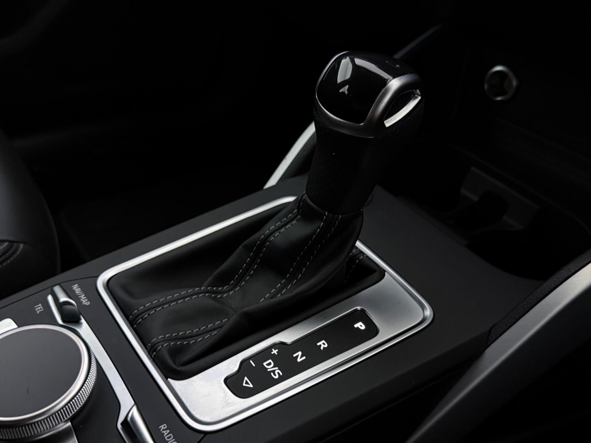 Audi Q2 view 23