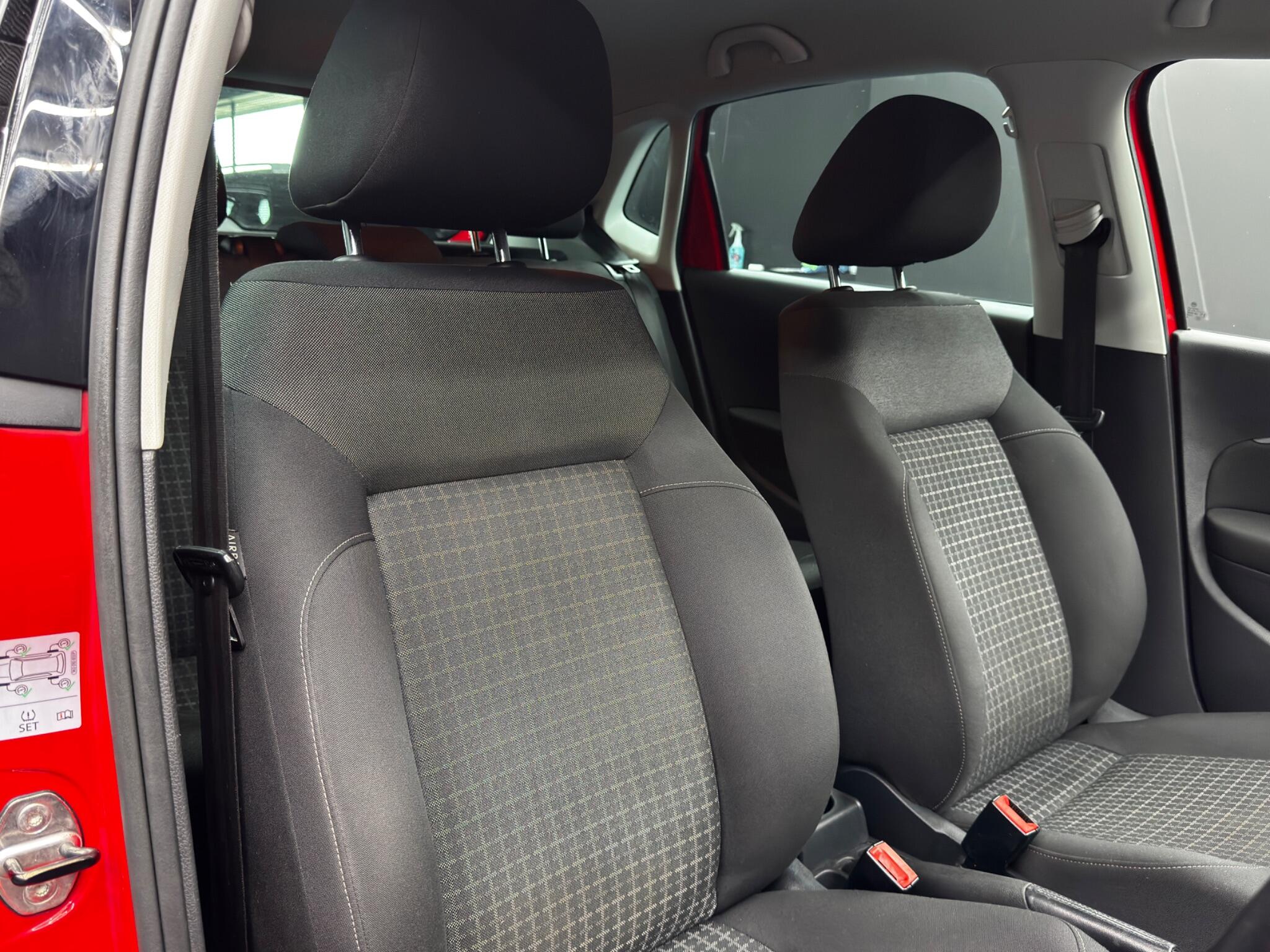 Volkswagen Polo view 12