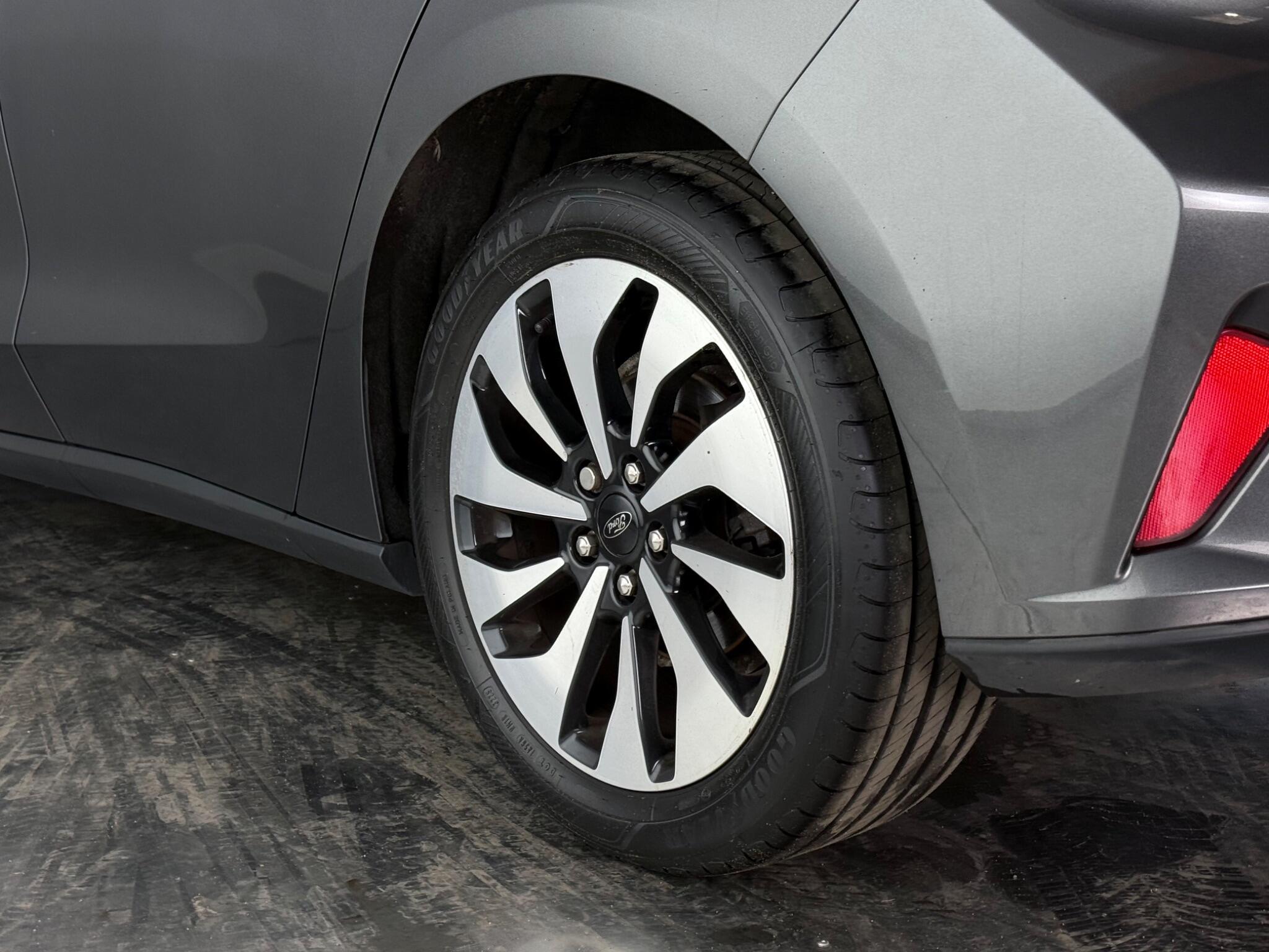 Ford Focus view 8