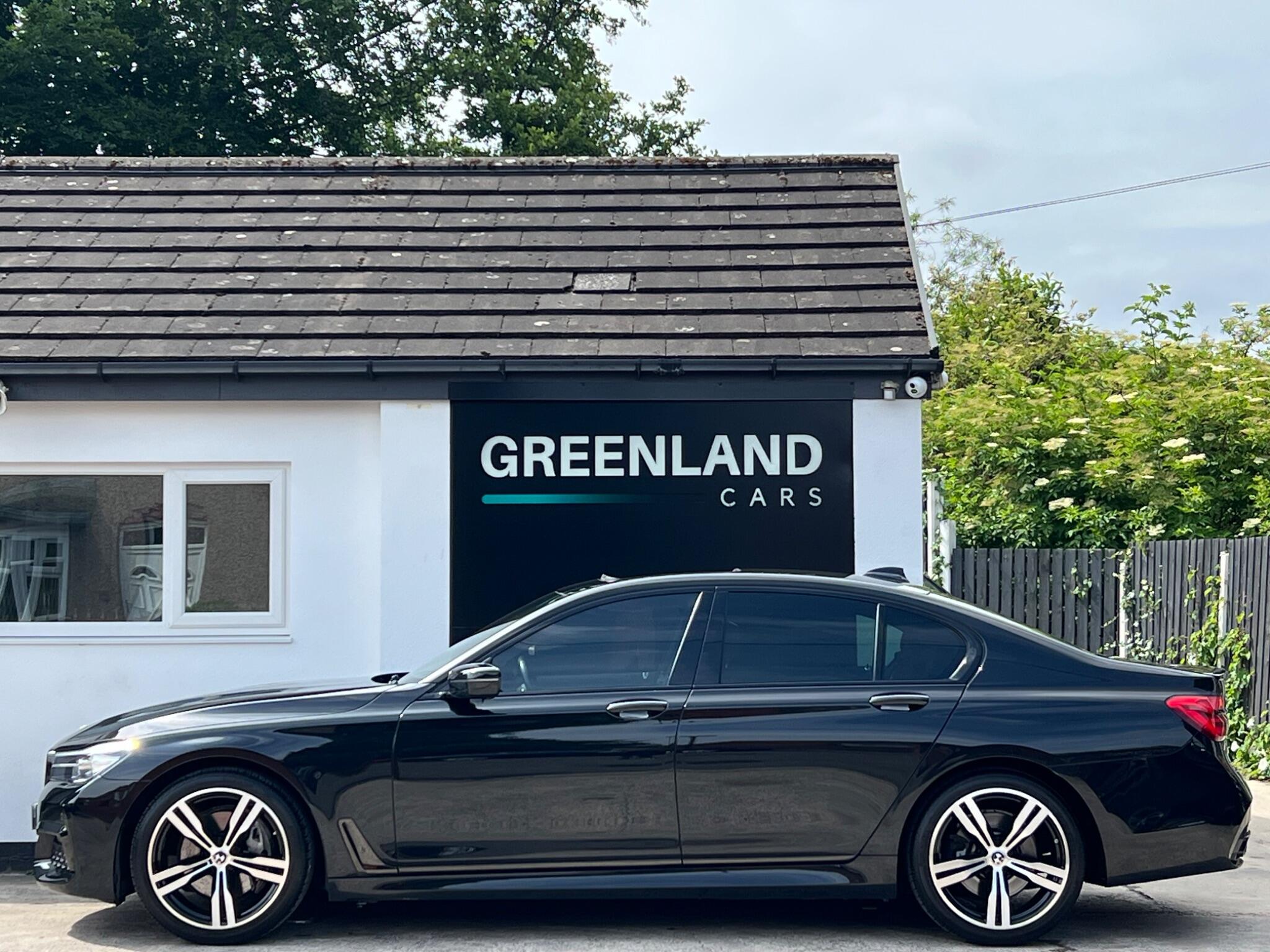 BMW 7 Series view 37