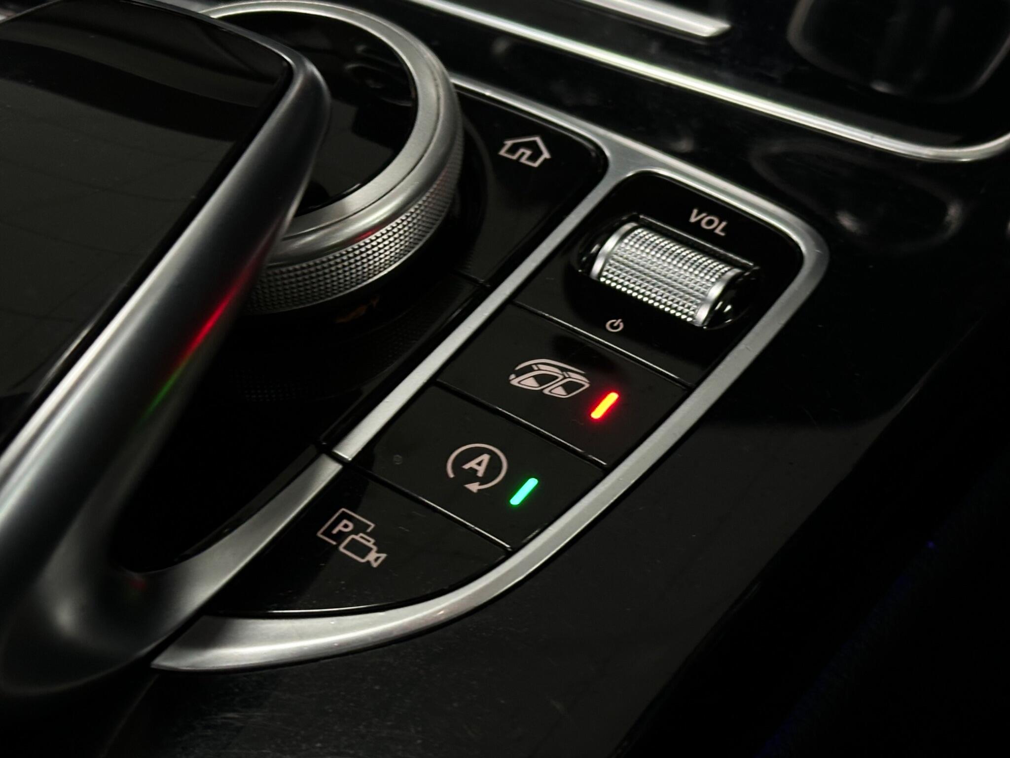 Mercedes-Benz C-Class view 27