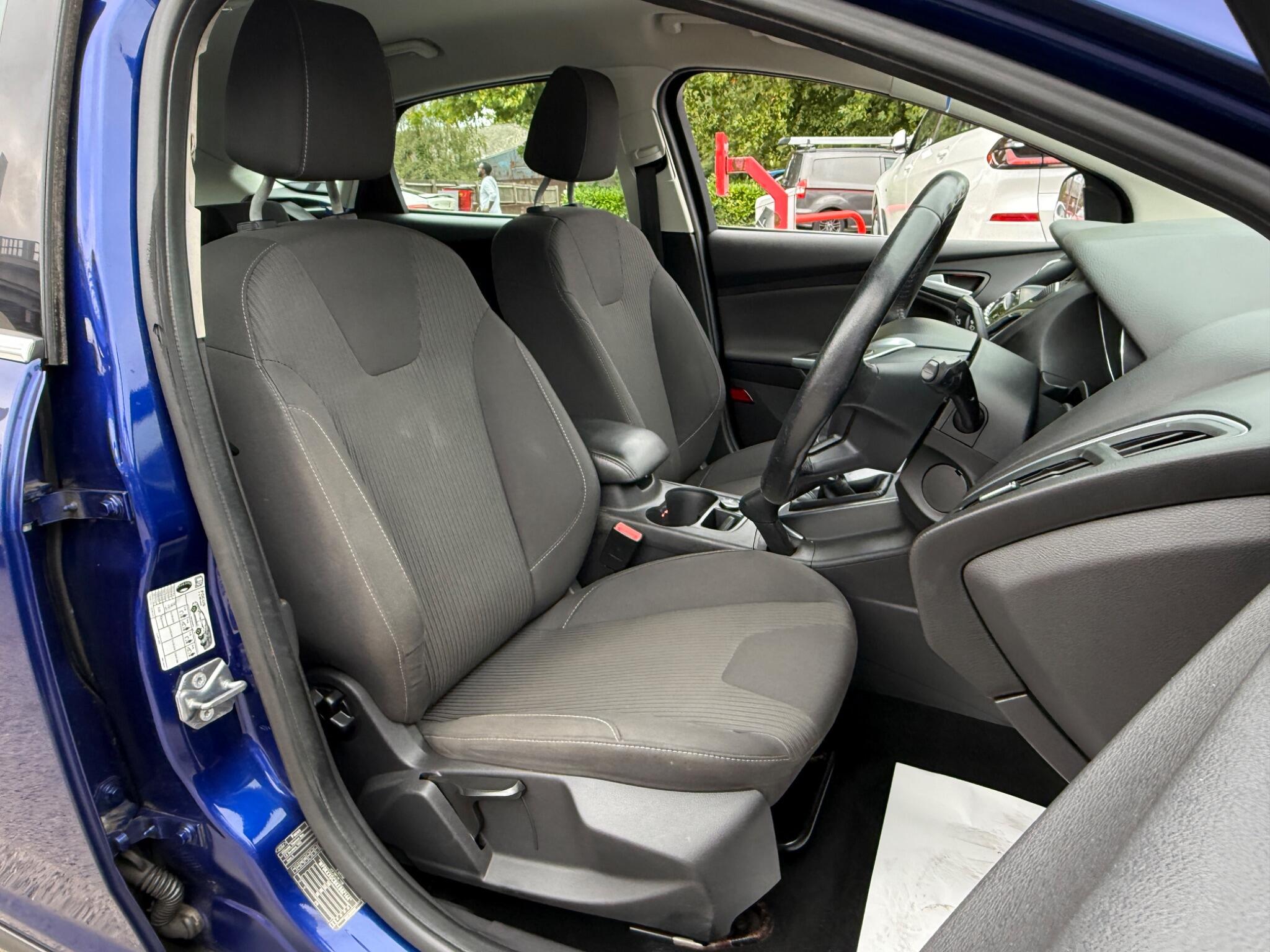 Ford Focus - Image 30