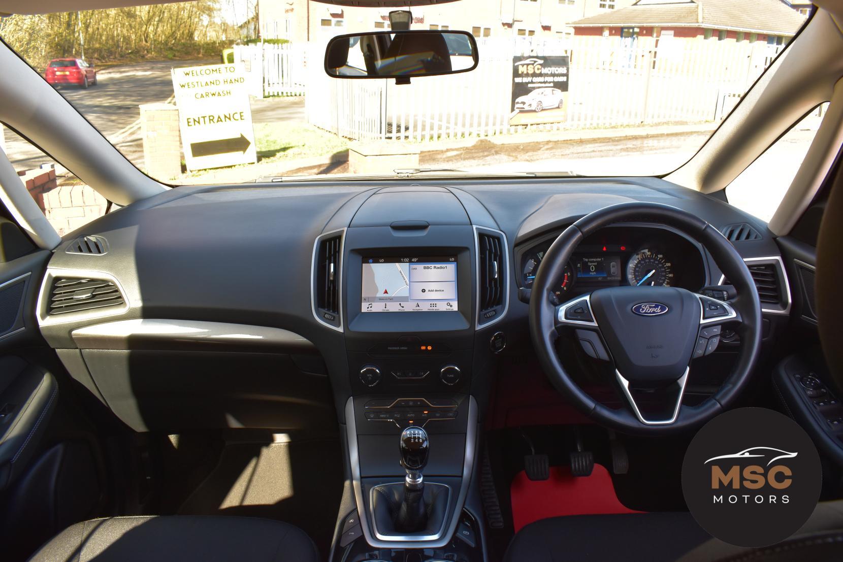 Ford Galaxy view 41