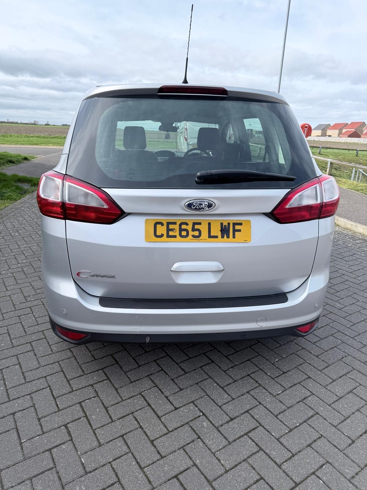 Ford Grand C-Max view 5