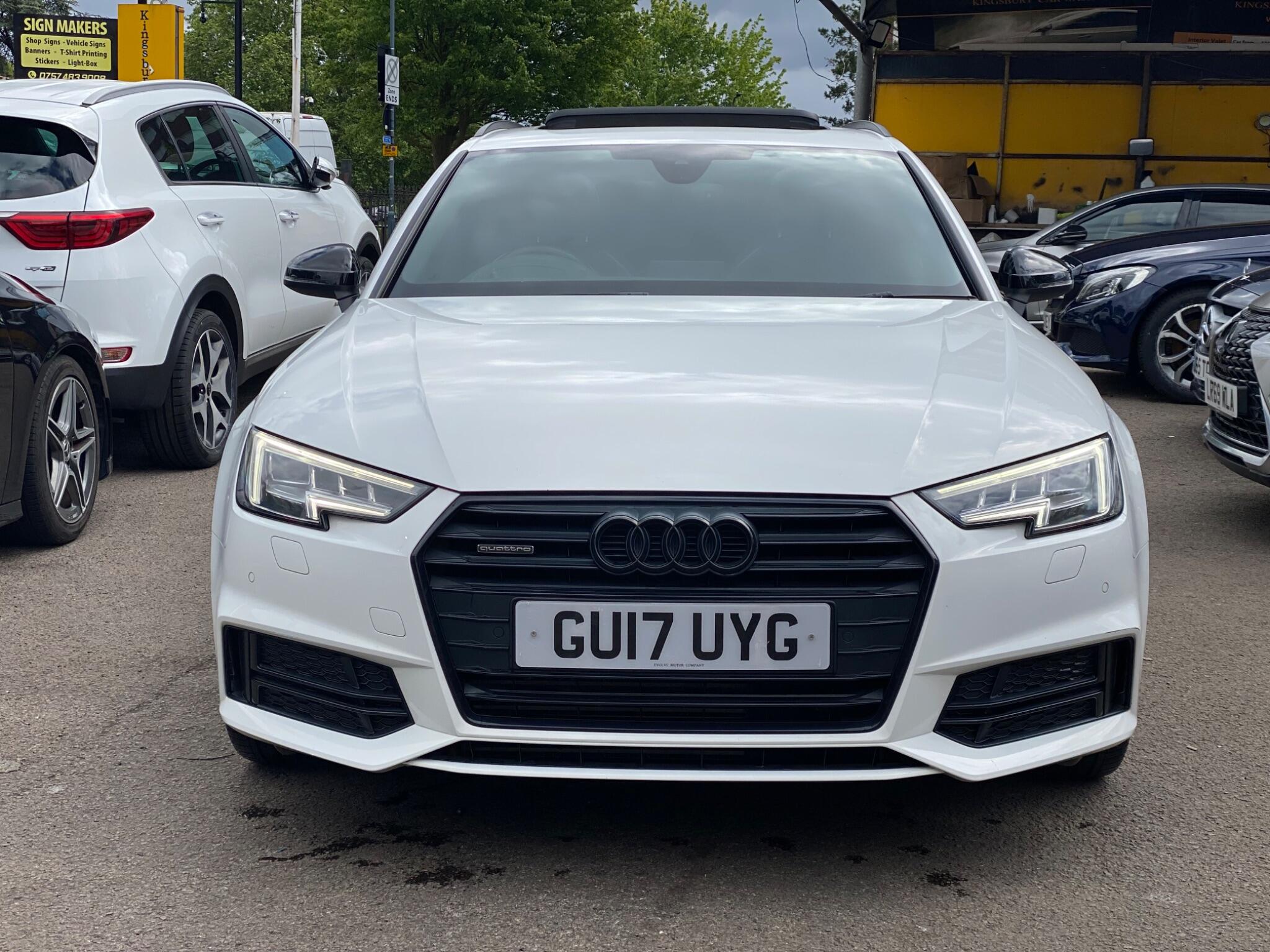 Audi A4 Avant view 3