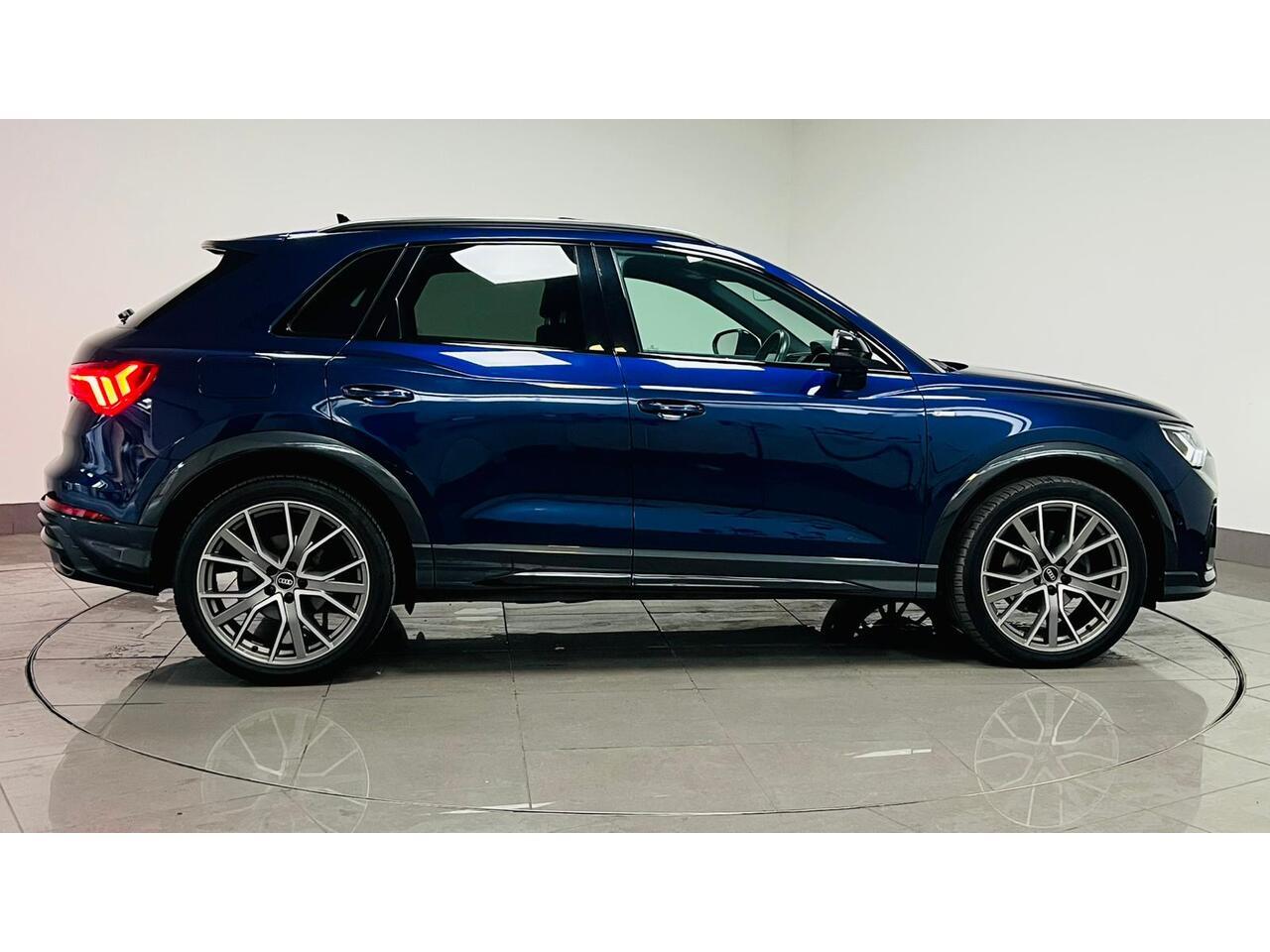 Audi Q3 view 9