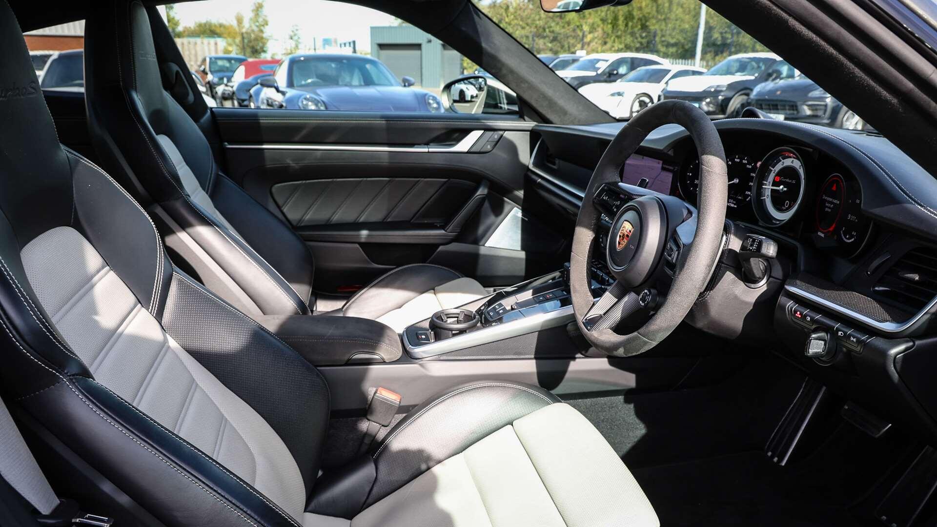 Porsche 911 view 13