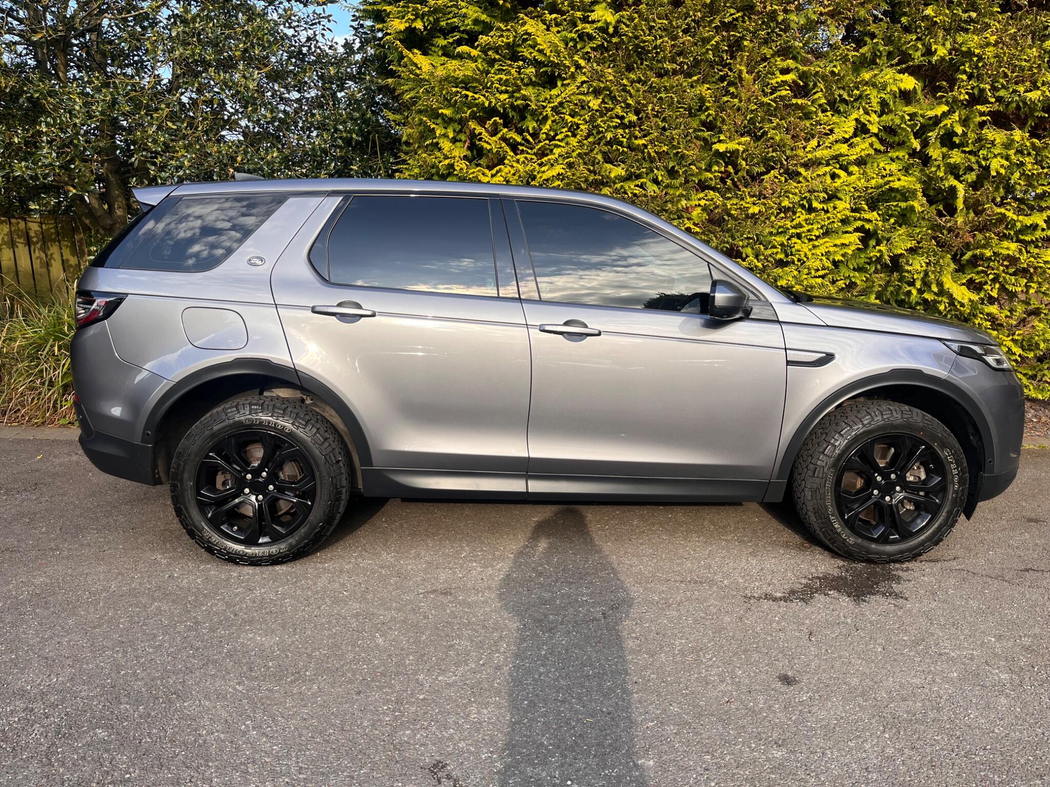 Land Rover Discovery Sport view 19
