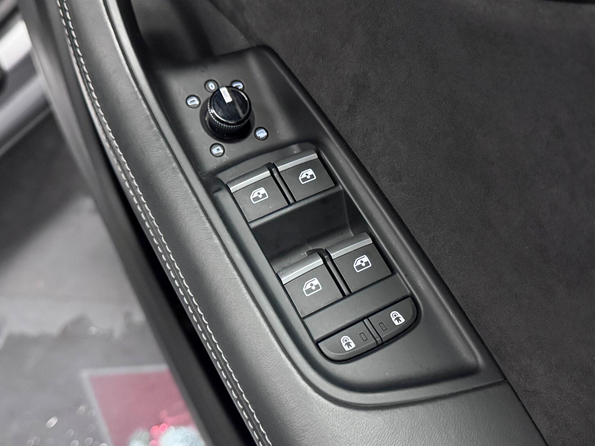 Audi SQ8 view 17