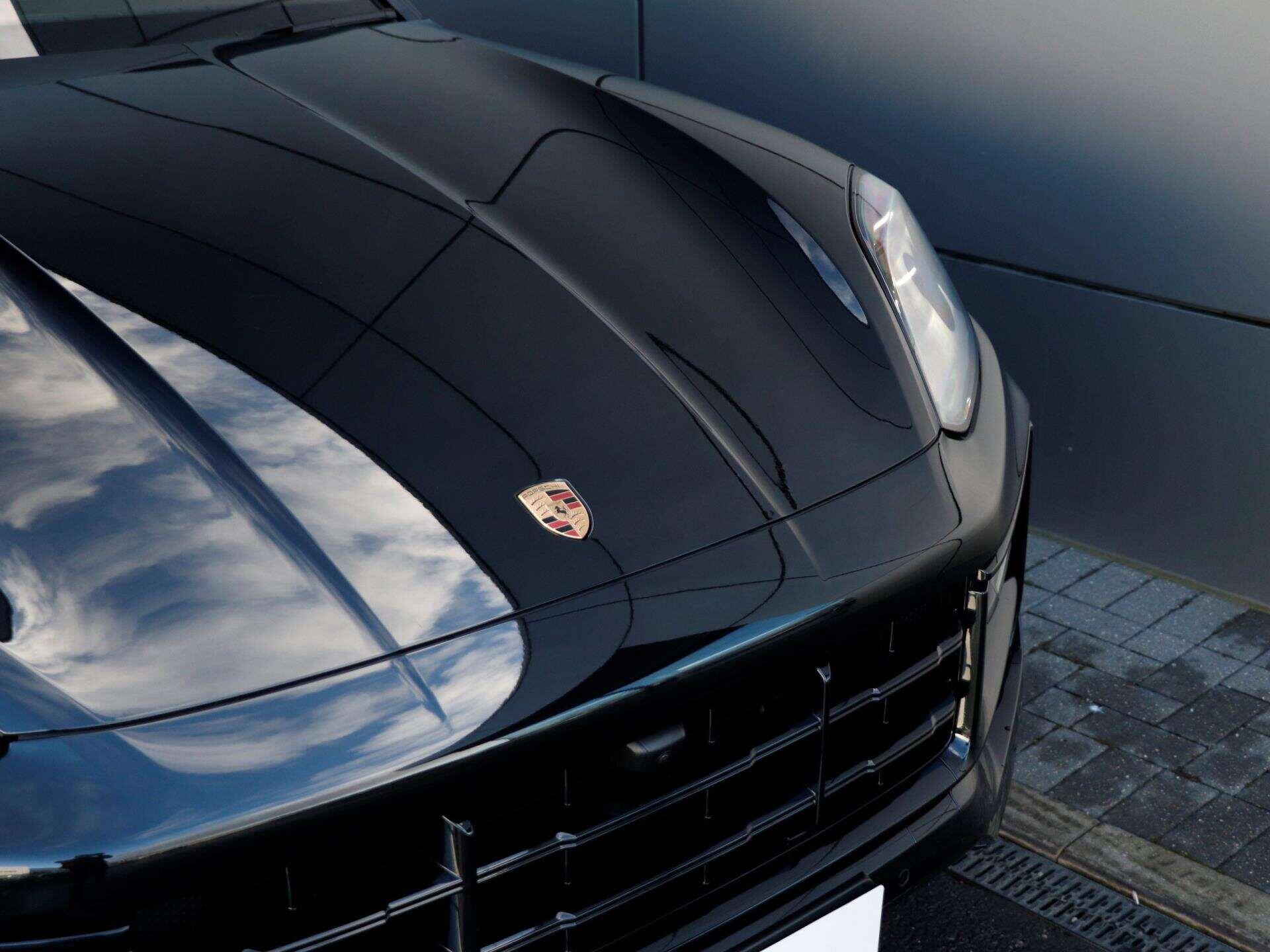 Porsche Cayenne view 28