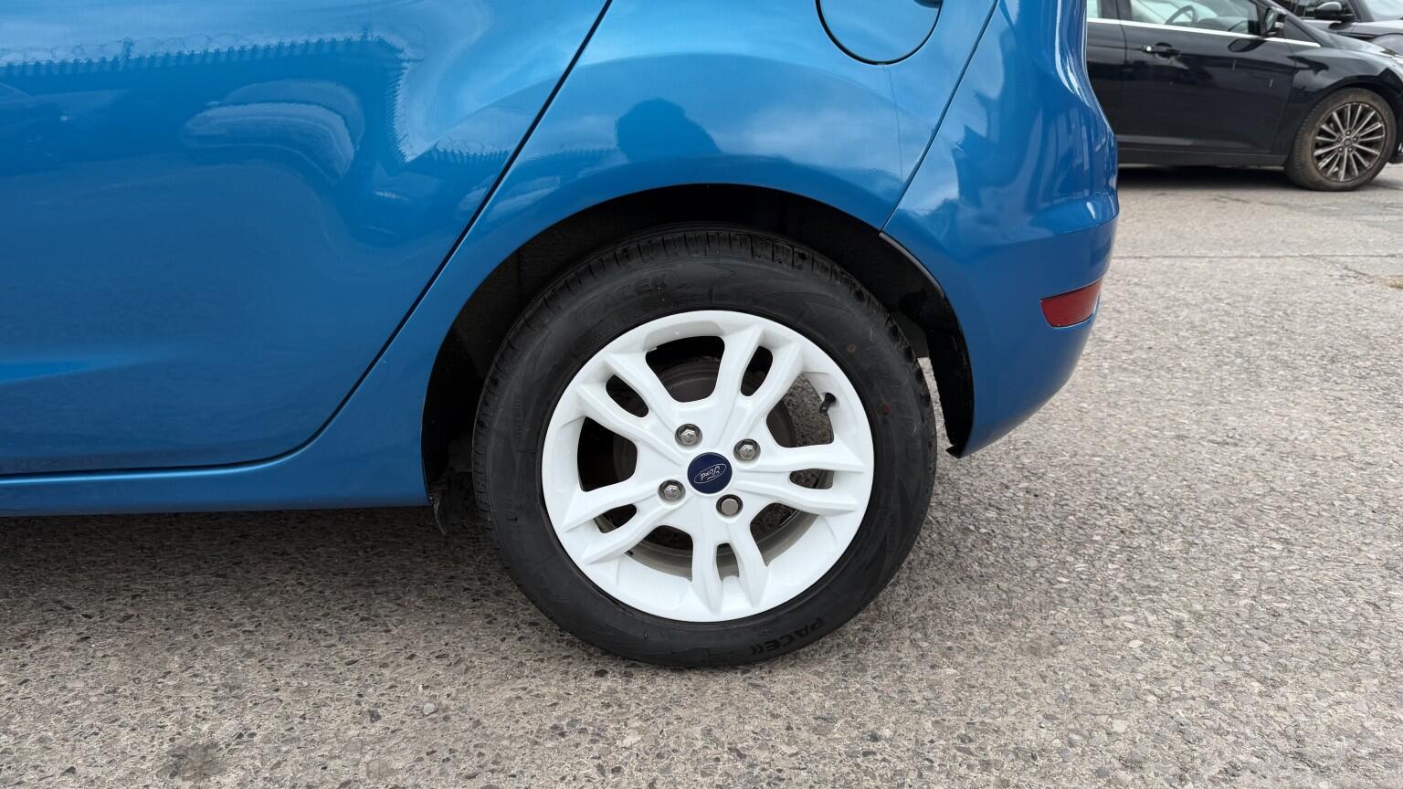 Ford Fiesta view 54