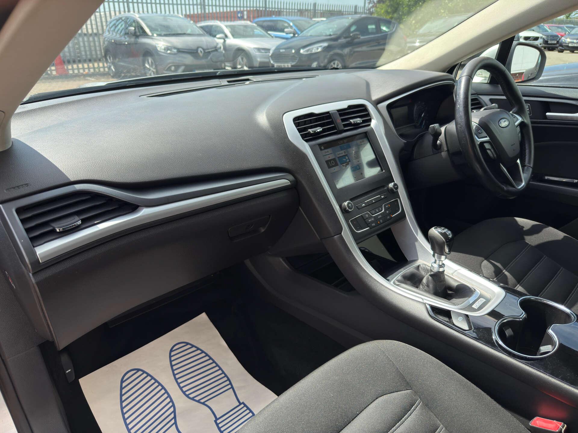 Ford Mondeo view 36