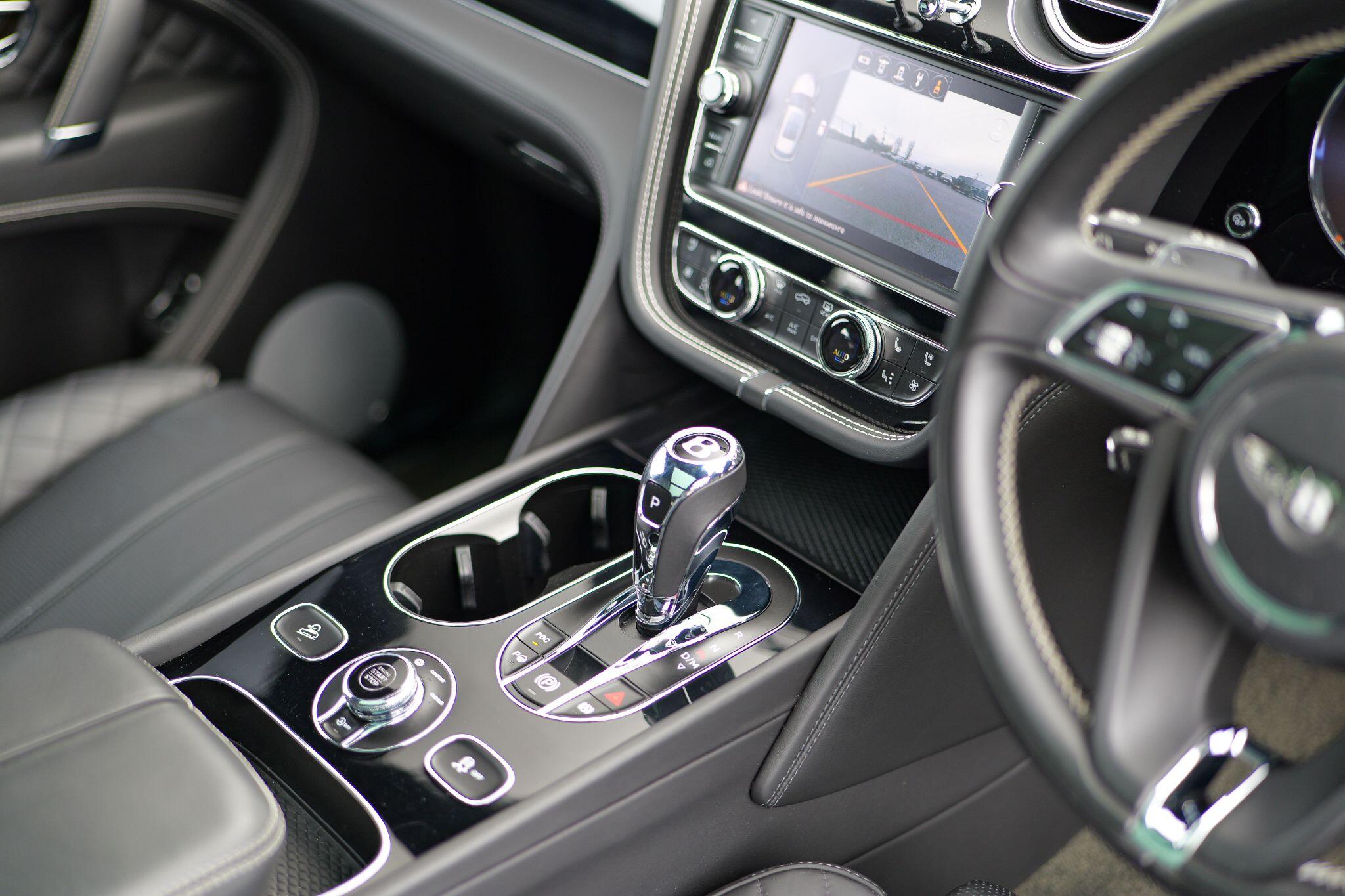 Bentley Bentayga view 15