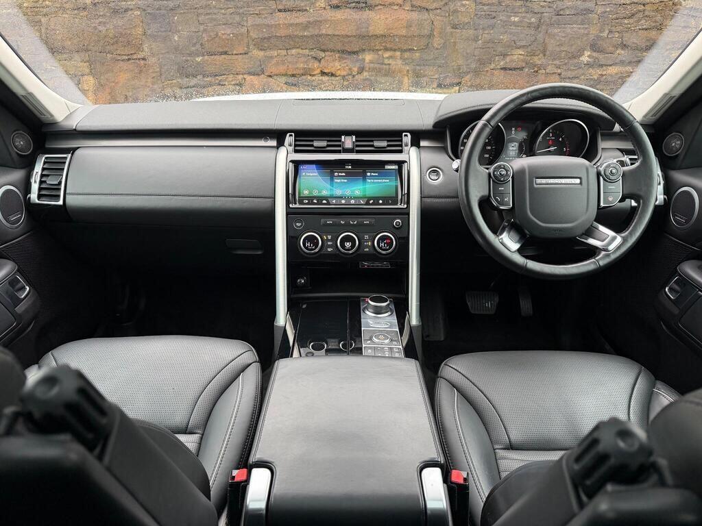 Land Rover Discovery view 12