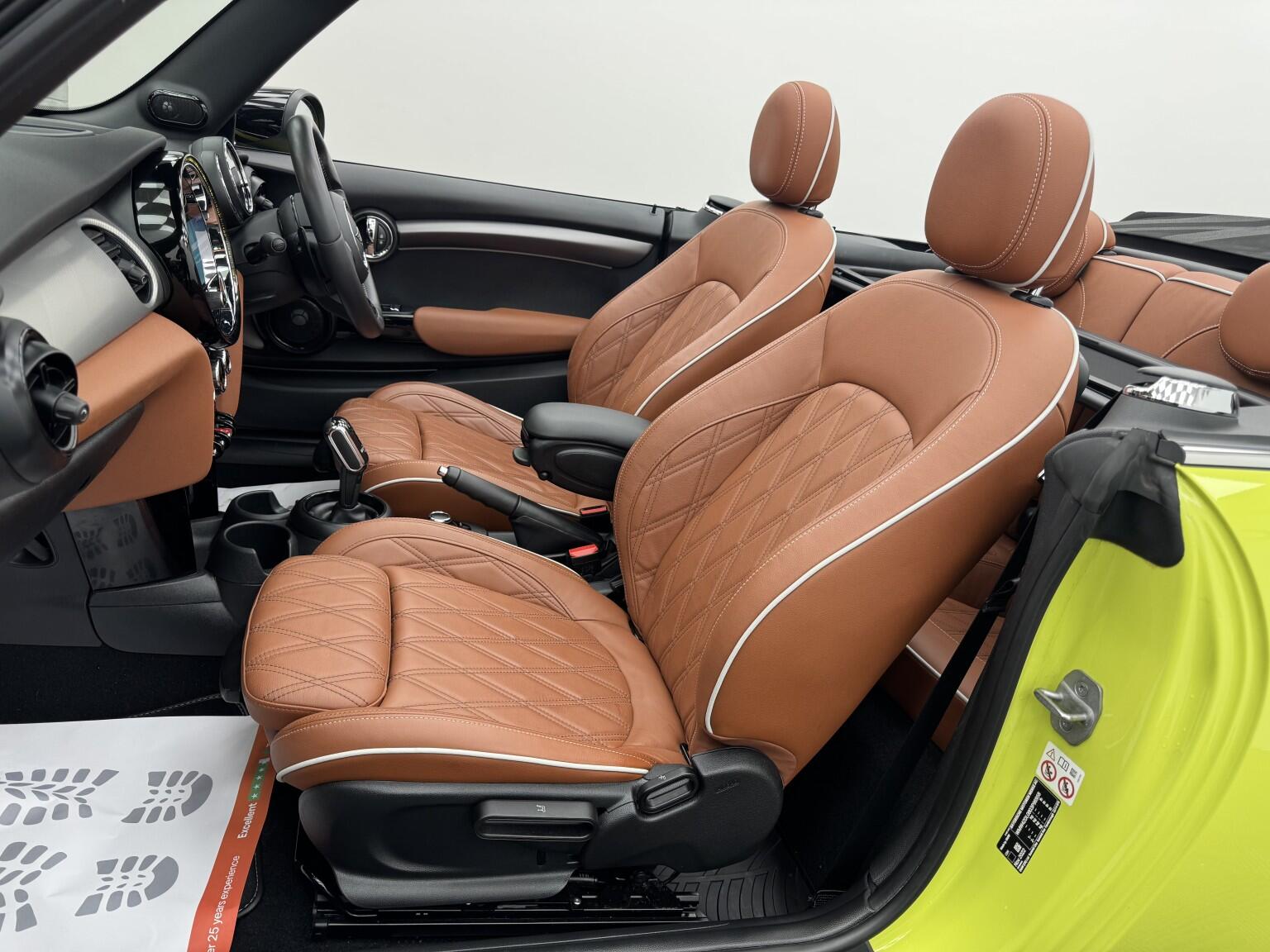 Mini Convertible view 4