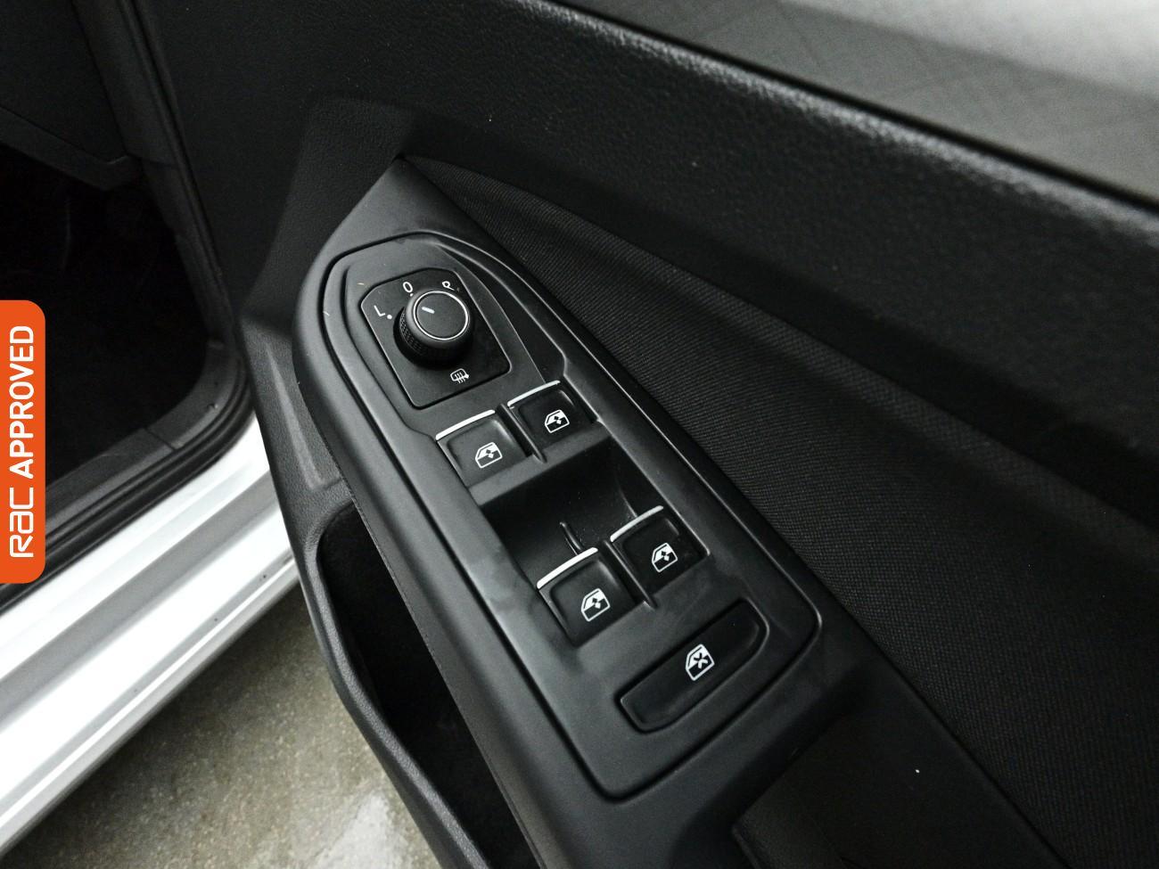 Volkswagen Golf view 22