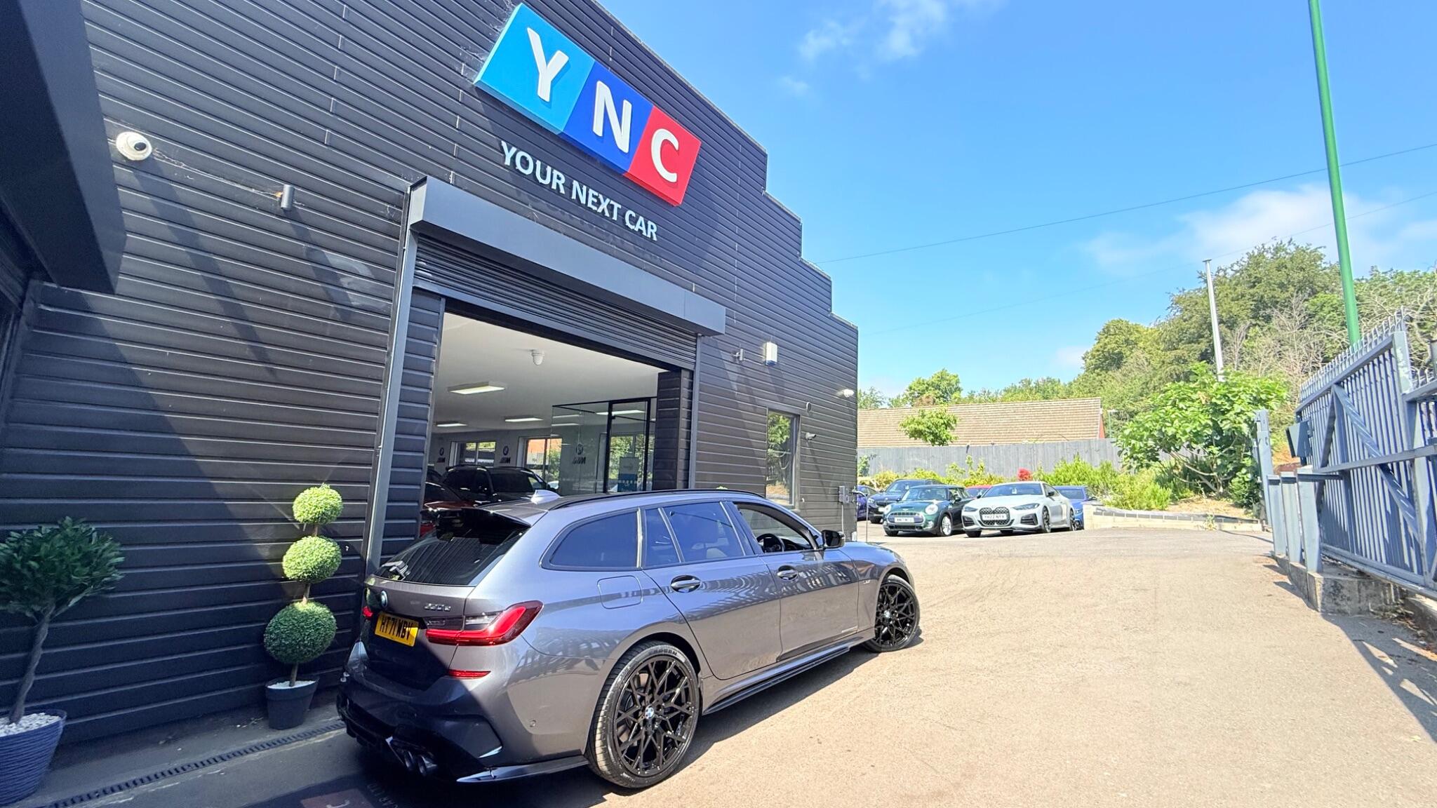 BMW 3 Series view 17