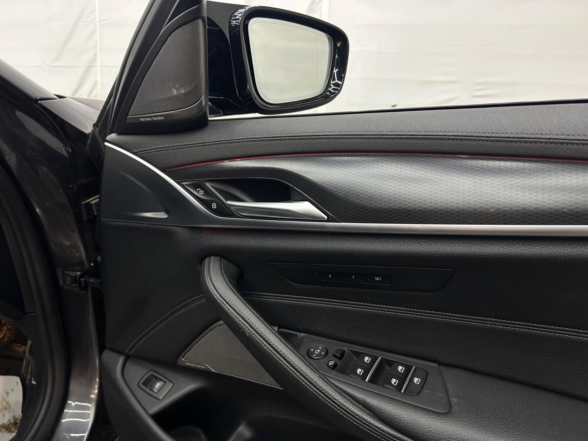 BMW 5 Series view 31