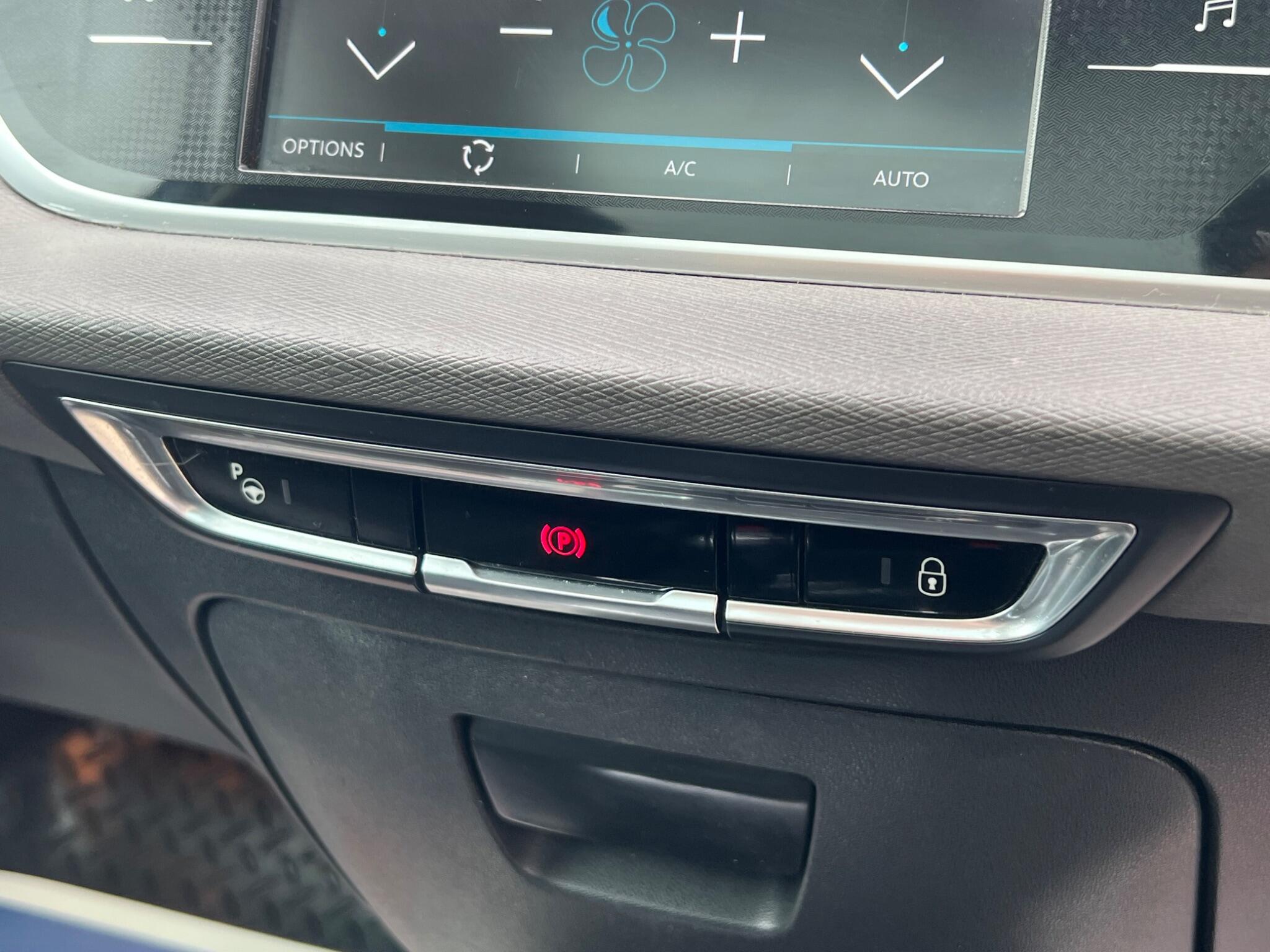 Citroen Grand C4 Picasso view 64