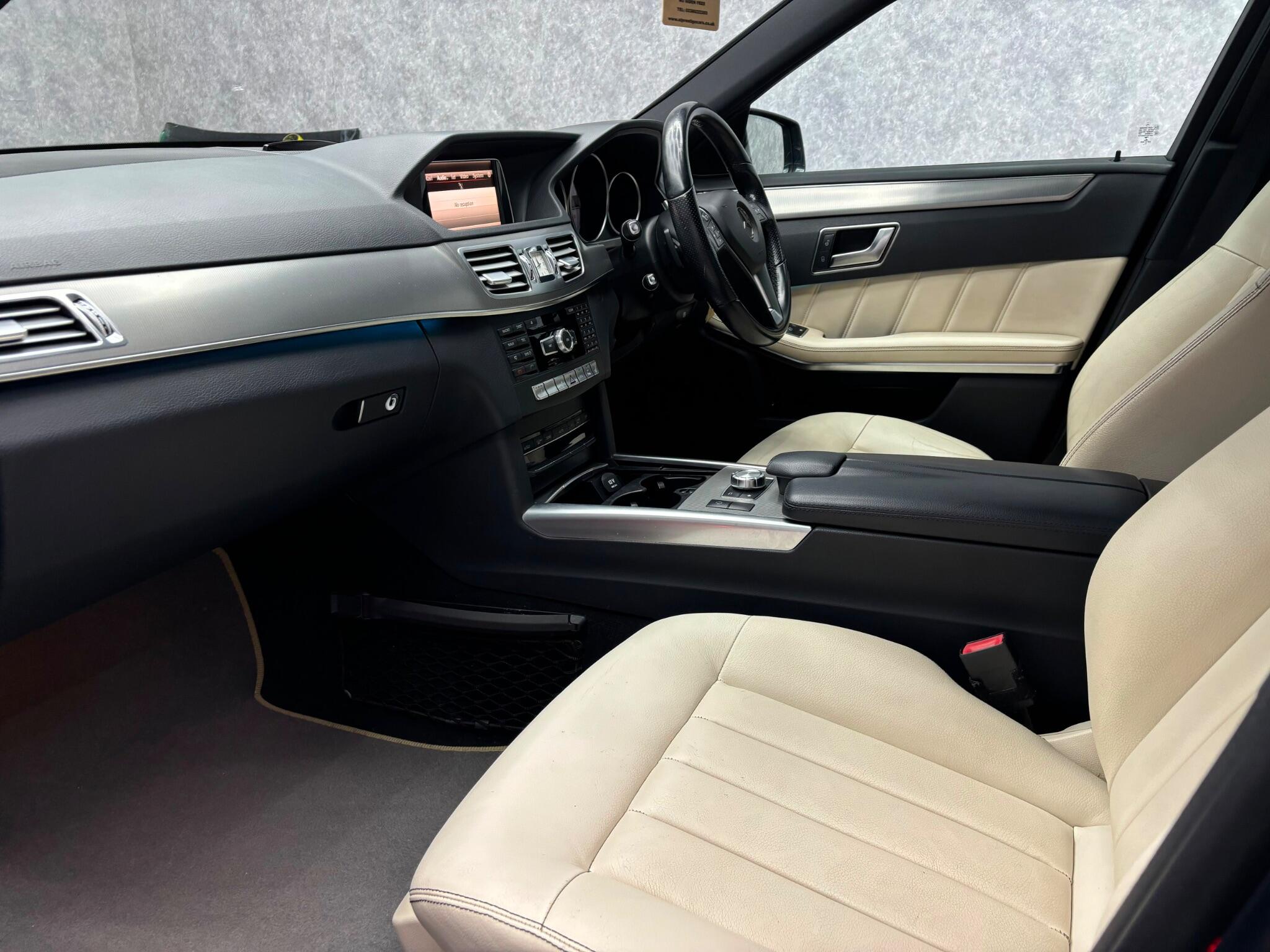 Mercedes-Benz E Class view 29