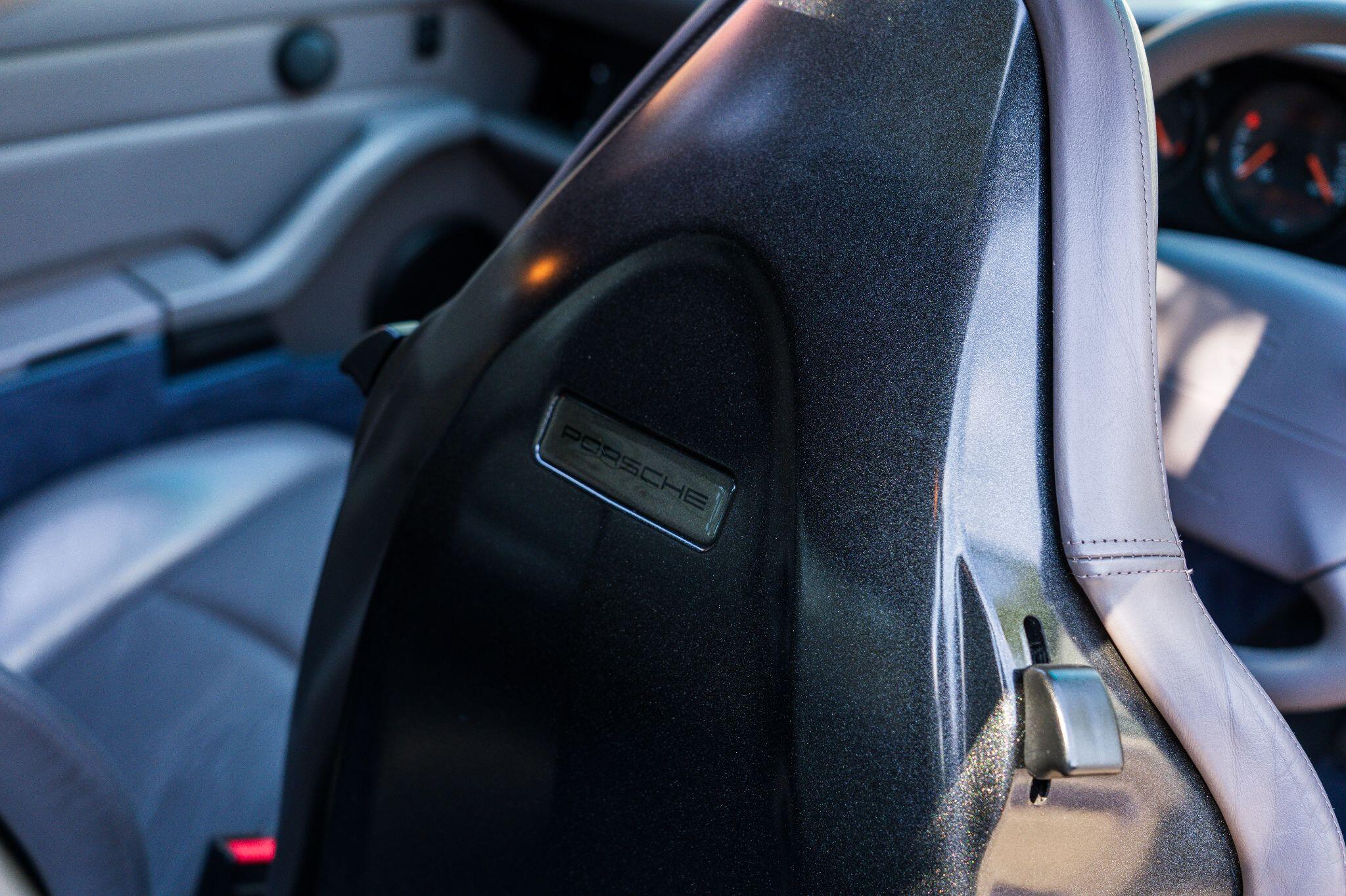 Porsche 911 view 32