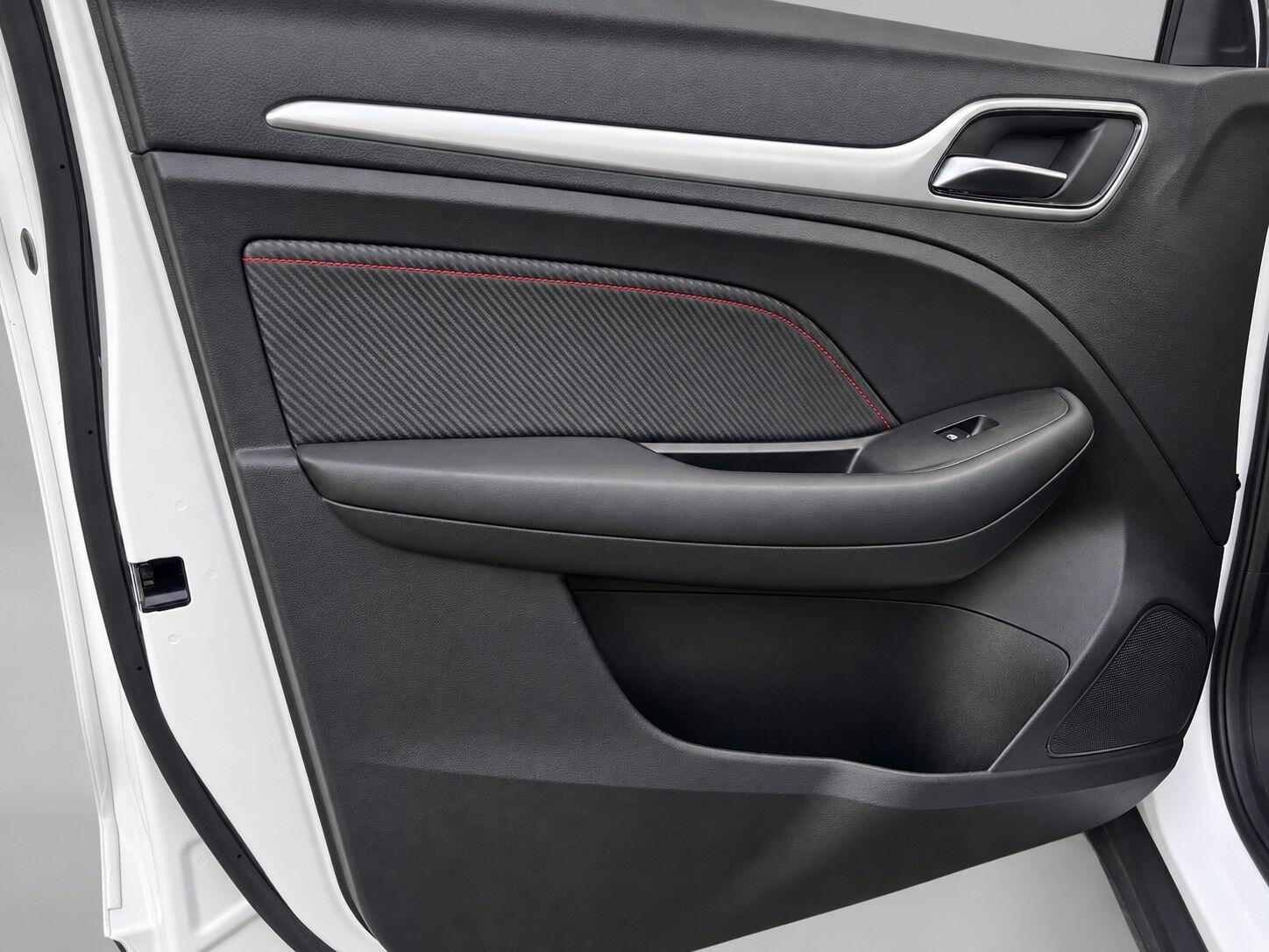 MG ZS view 34