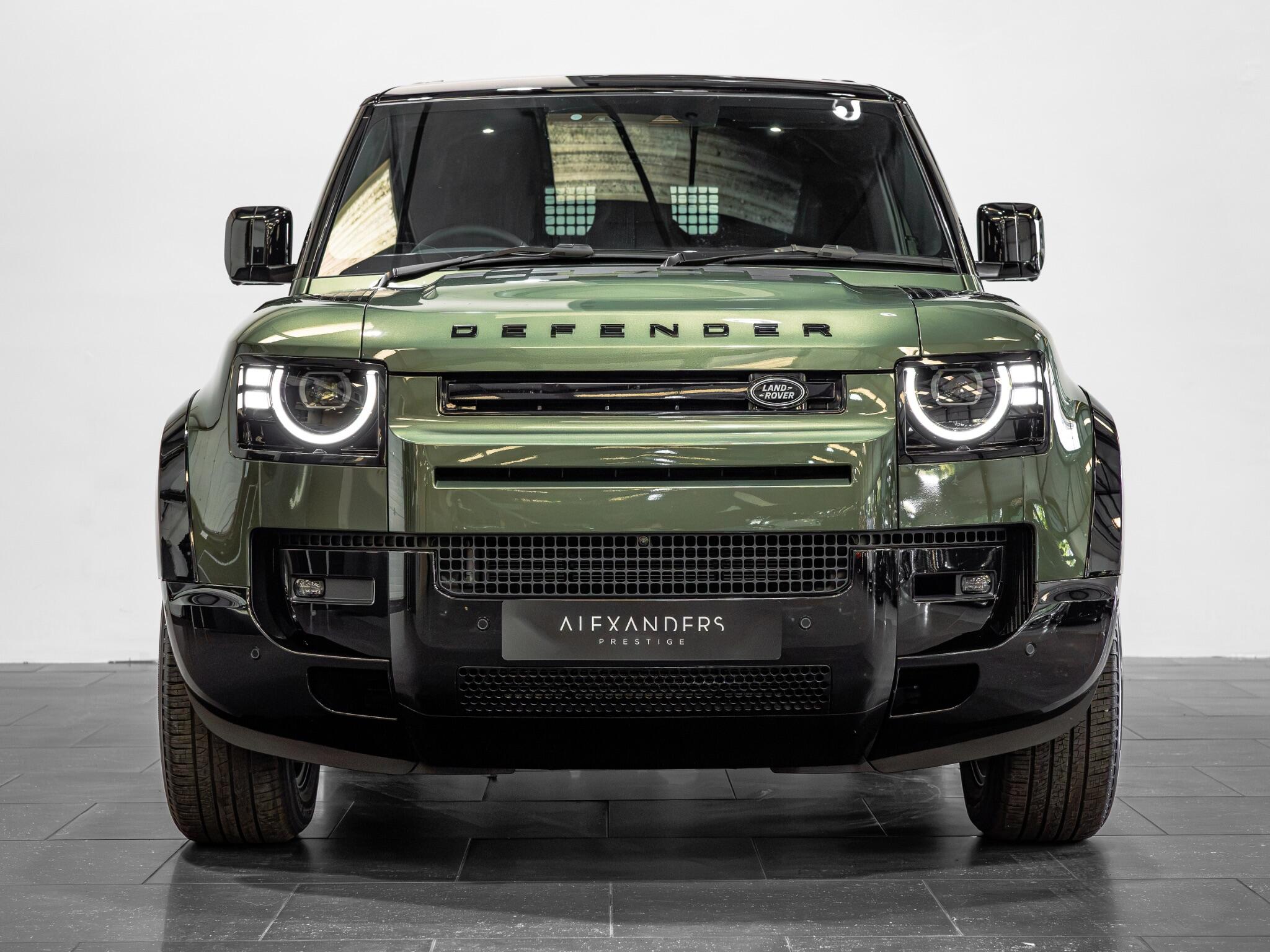 Land Rover Defender 110 view 9