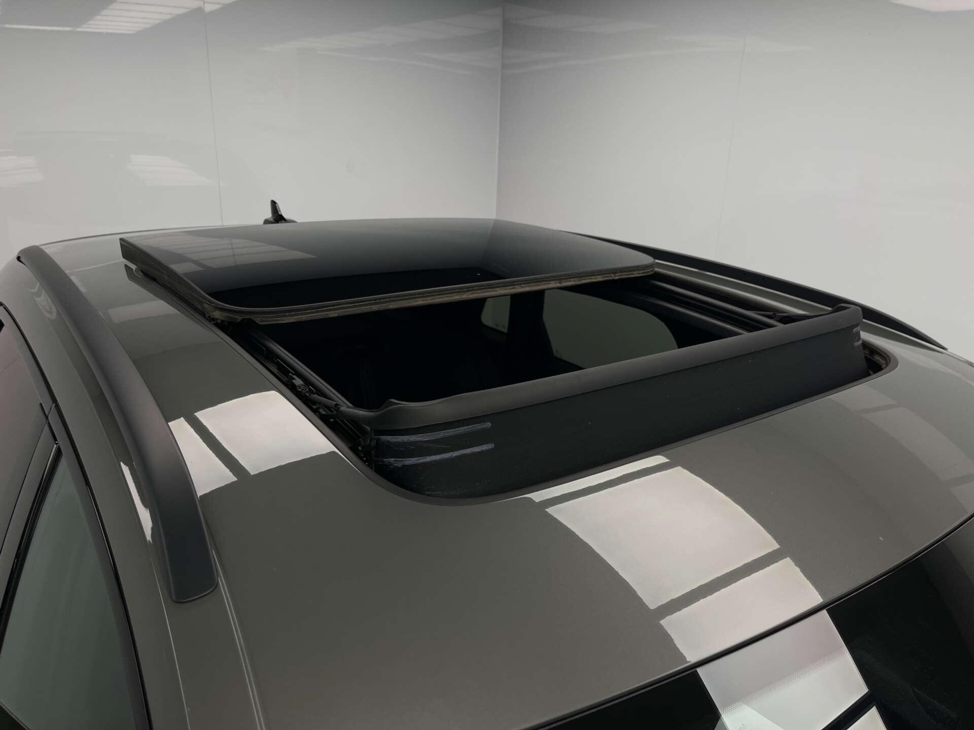 Audi Q3 view 11