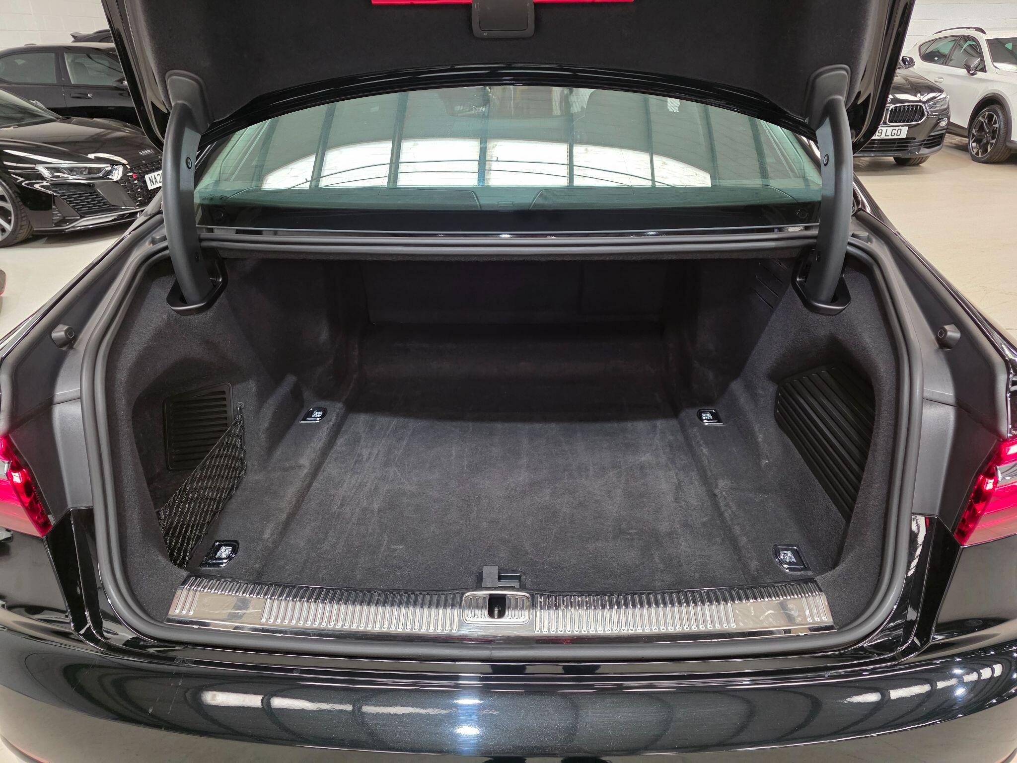 Audi A8 view 39