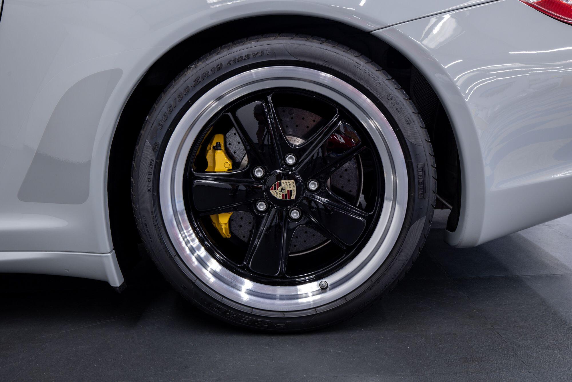 Porsche 911 view 63