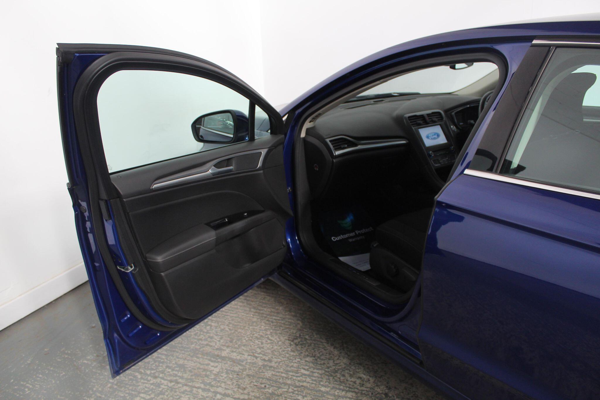 Ford Mondeo view 26