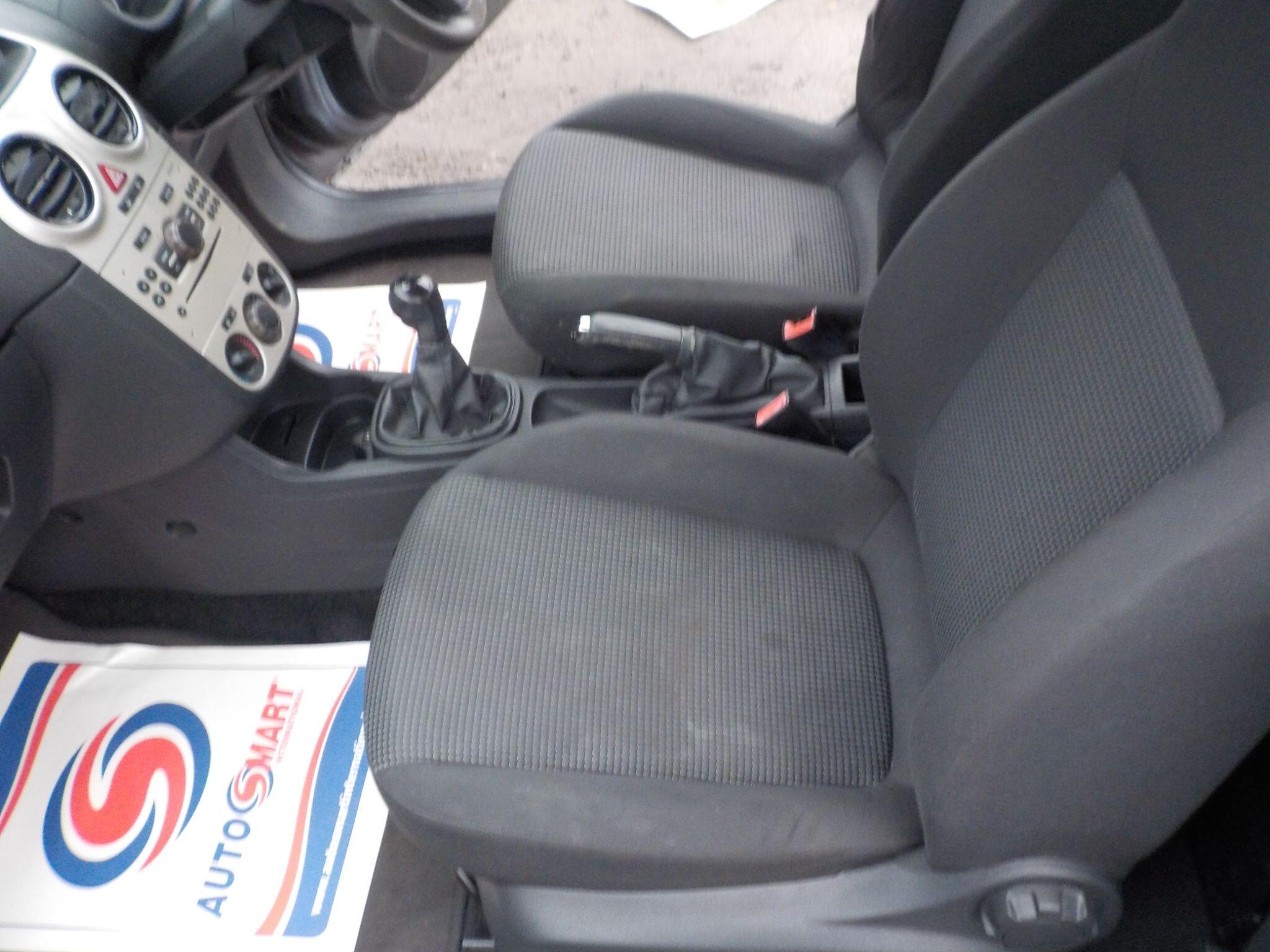 Vauxhall Corsa 1.2i 16v Breeze 3dr