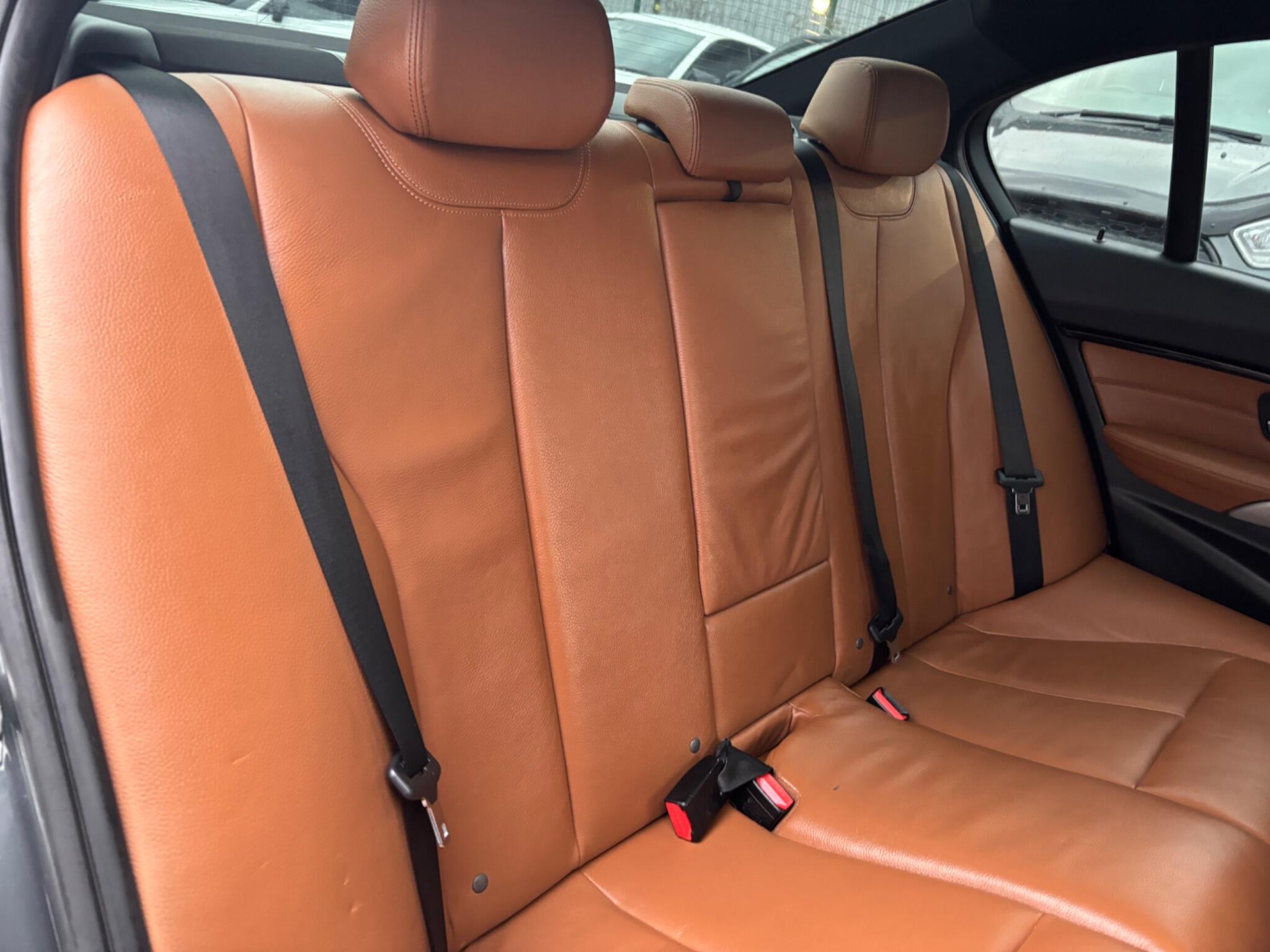 BMW 3 Series view 22